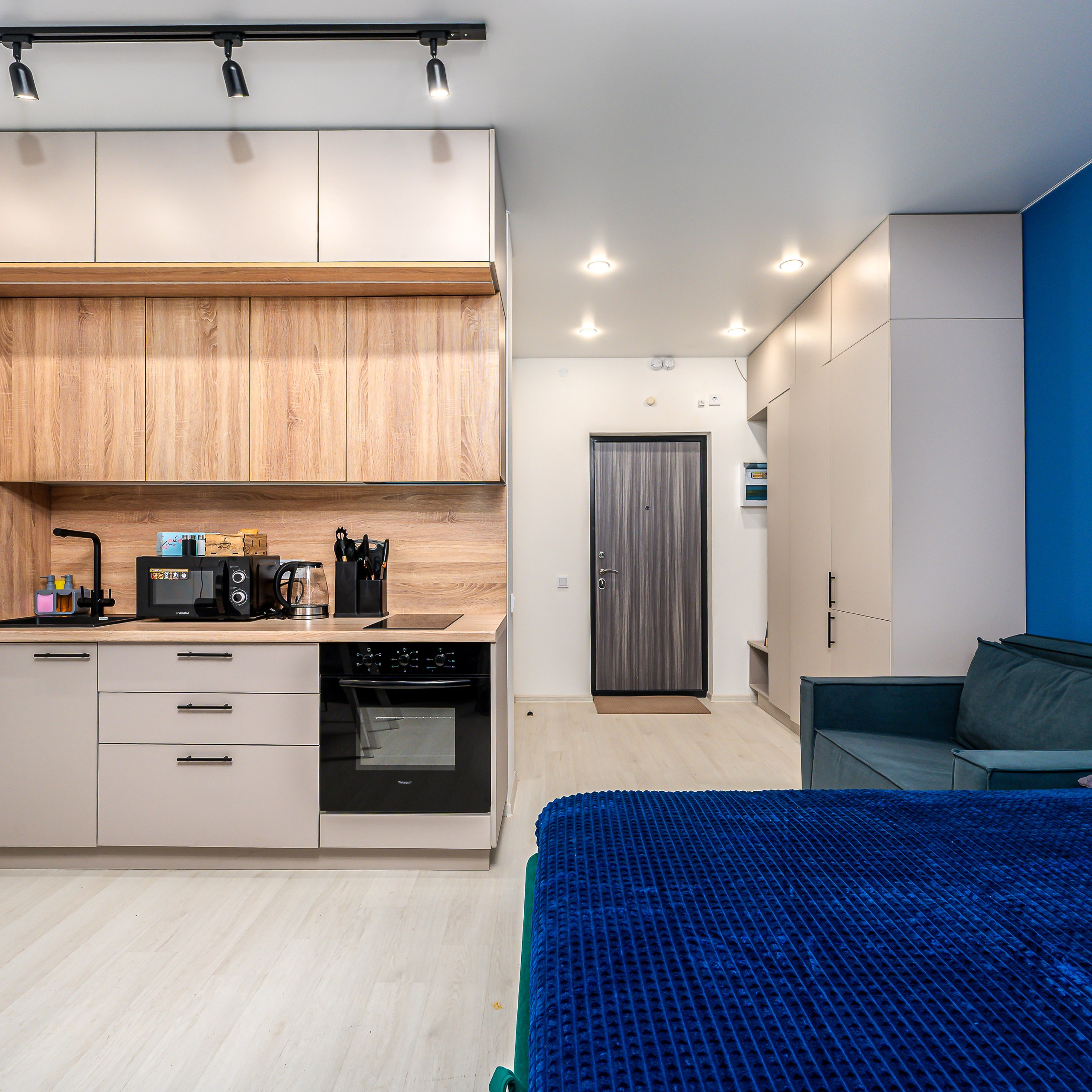 Студии на Головнина