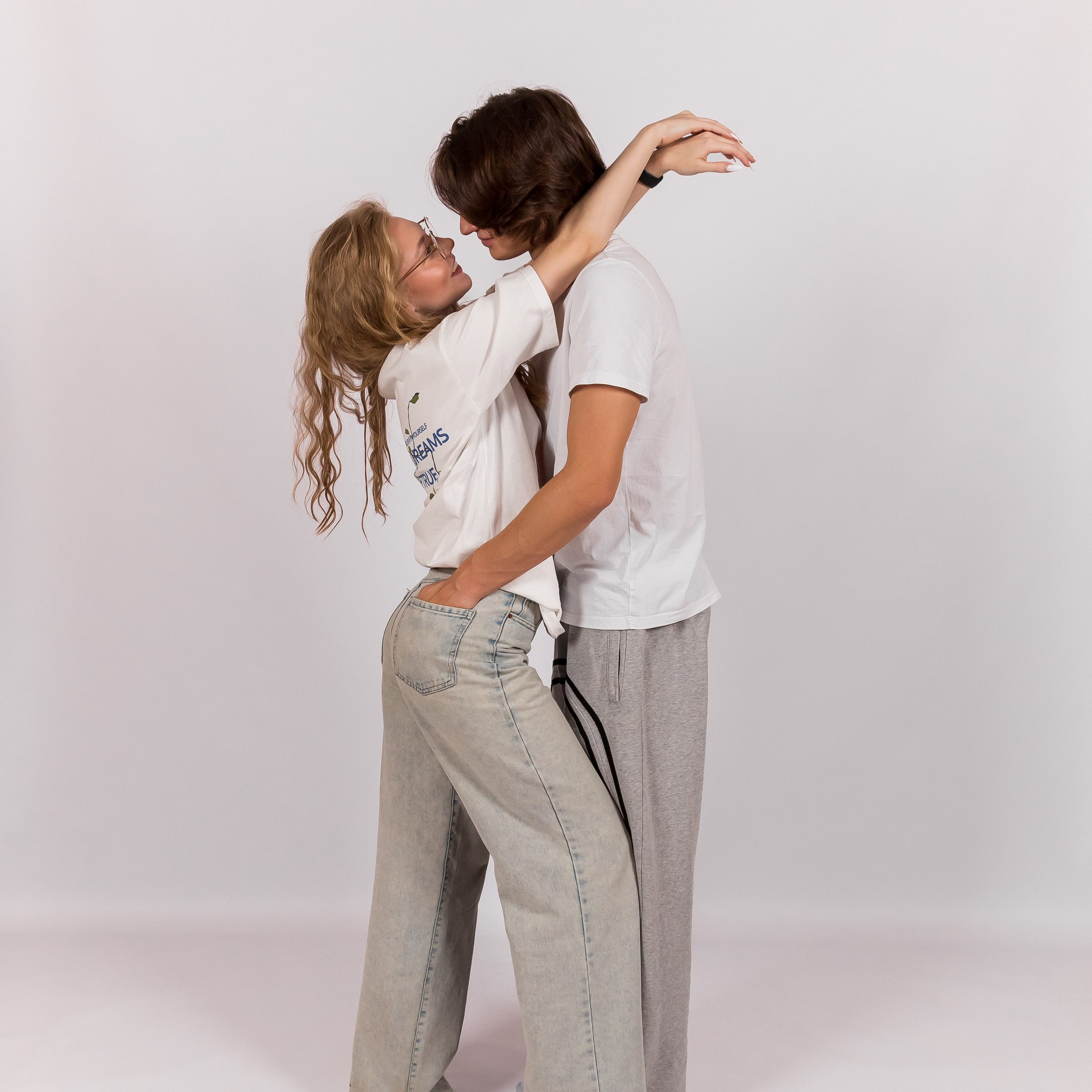 Фотостудия автопортрета DOUBLE-YOU в Сургуте