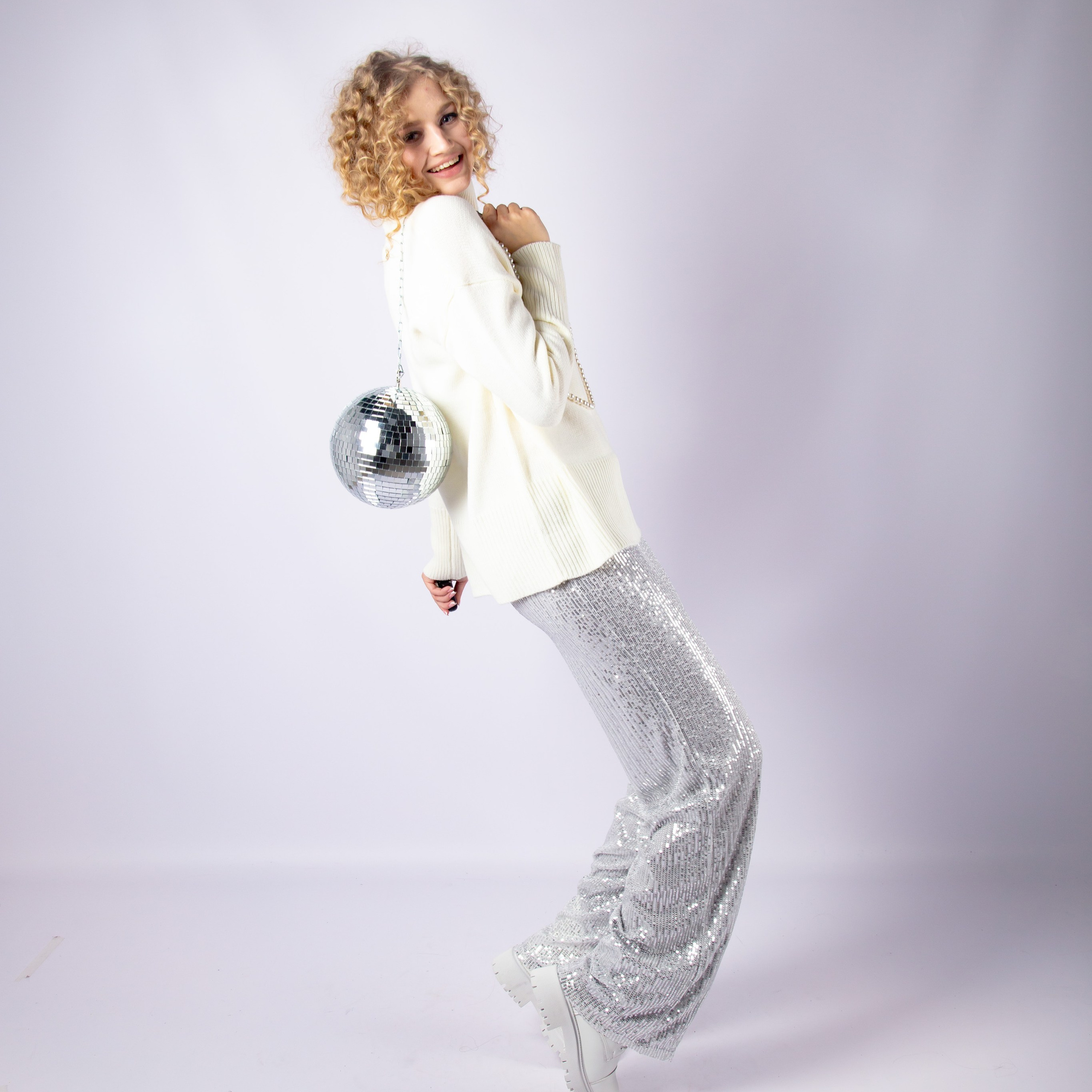 Фотостудия автопортрета DOUBLE-YOU в Сургуте