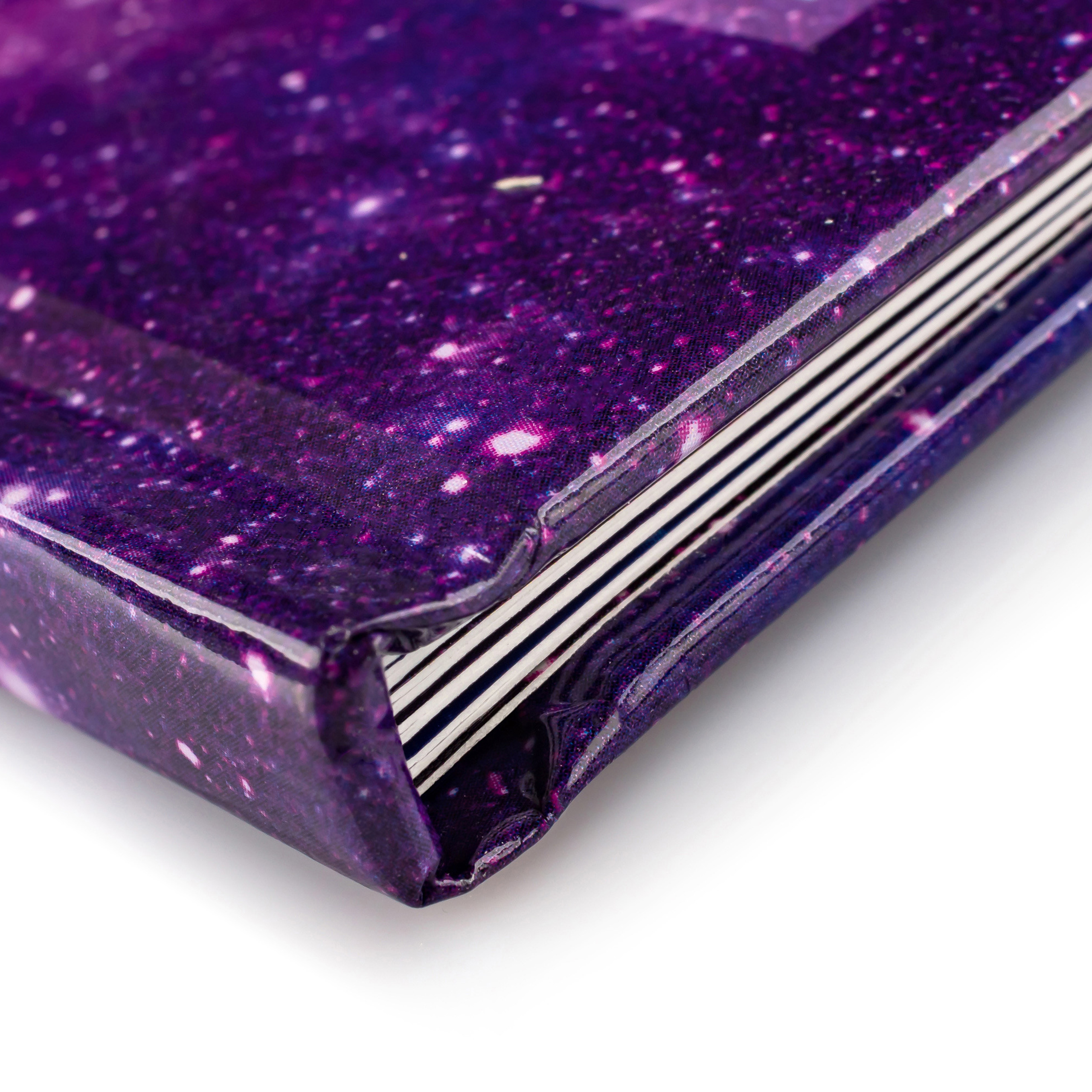 Книга в твердой обложке с плотными листами