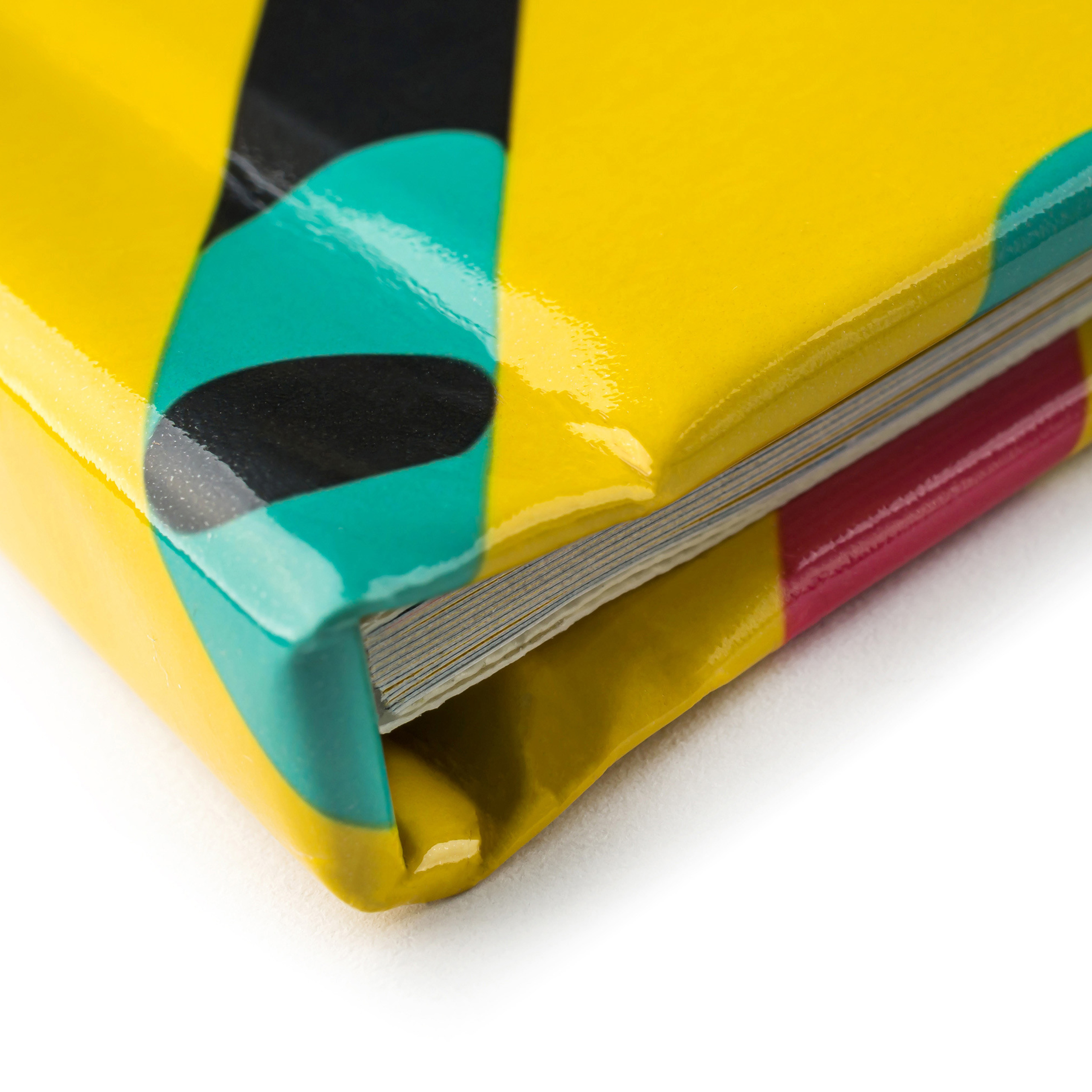 Книга в твердой обложке с журнальными листами