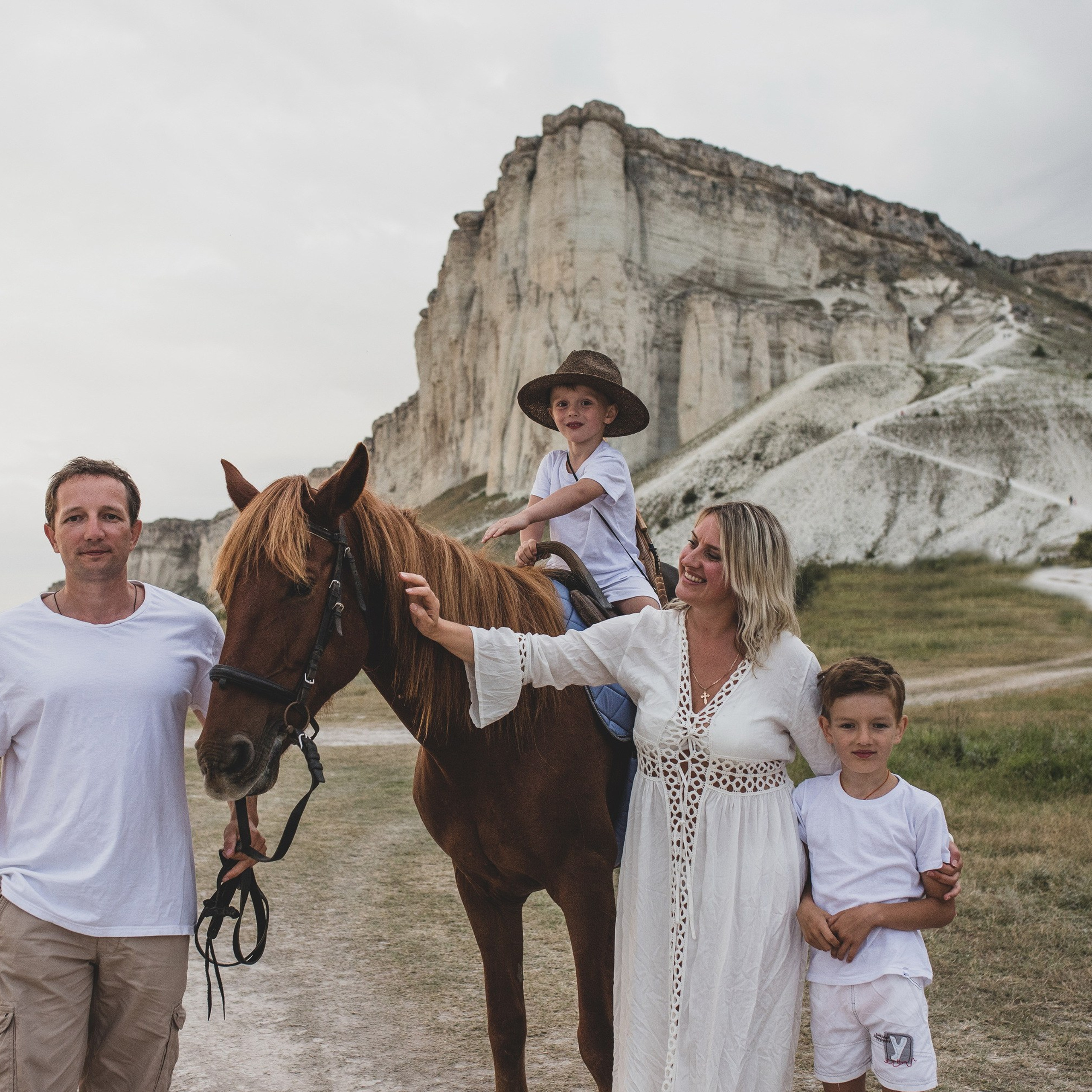 Семья на Белой скале