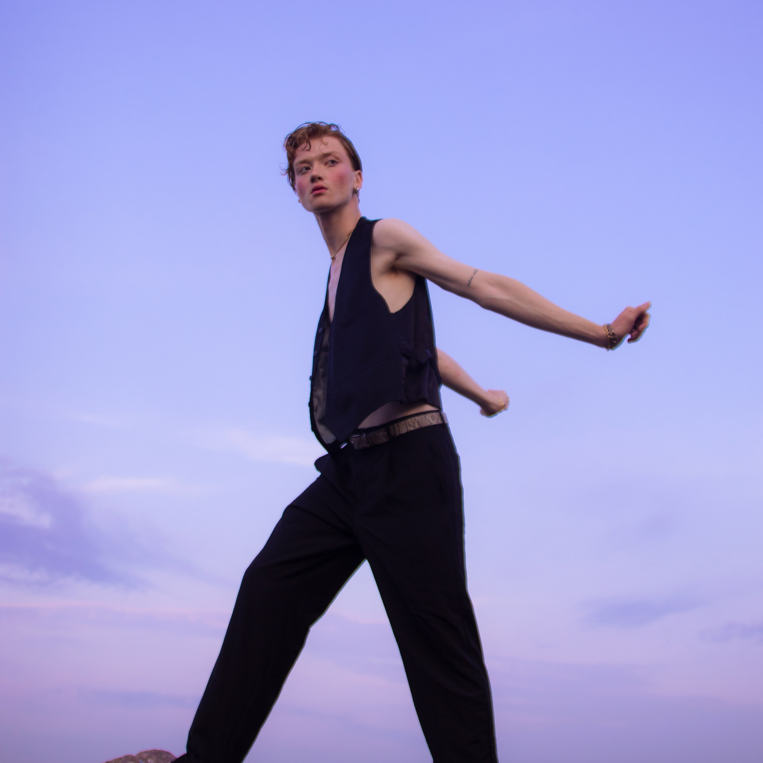 Artem Brezhnev. DEVOCHKA IZ 90S