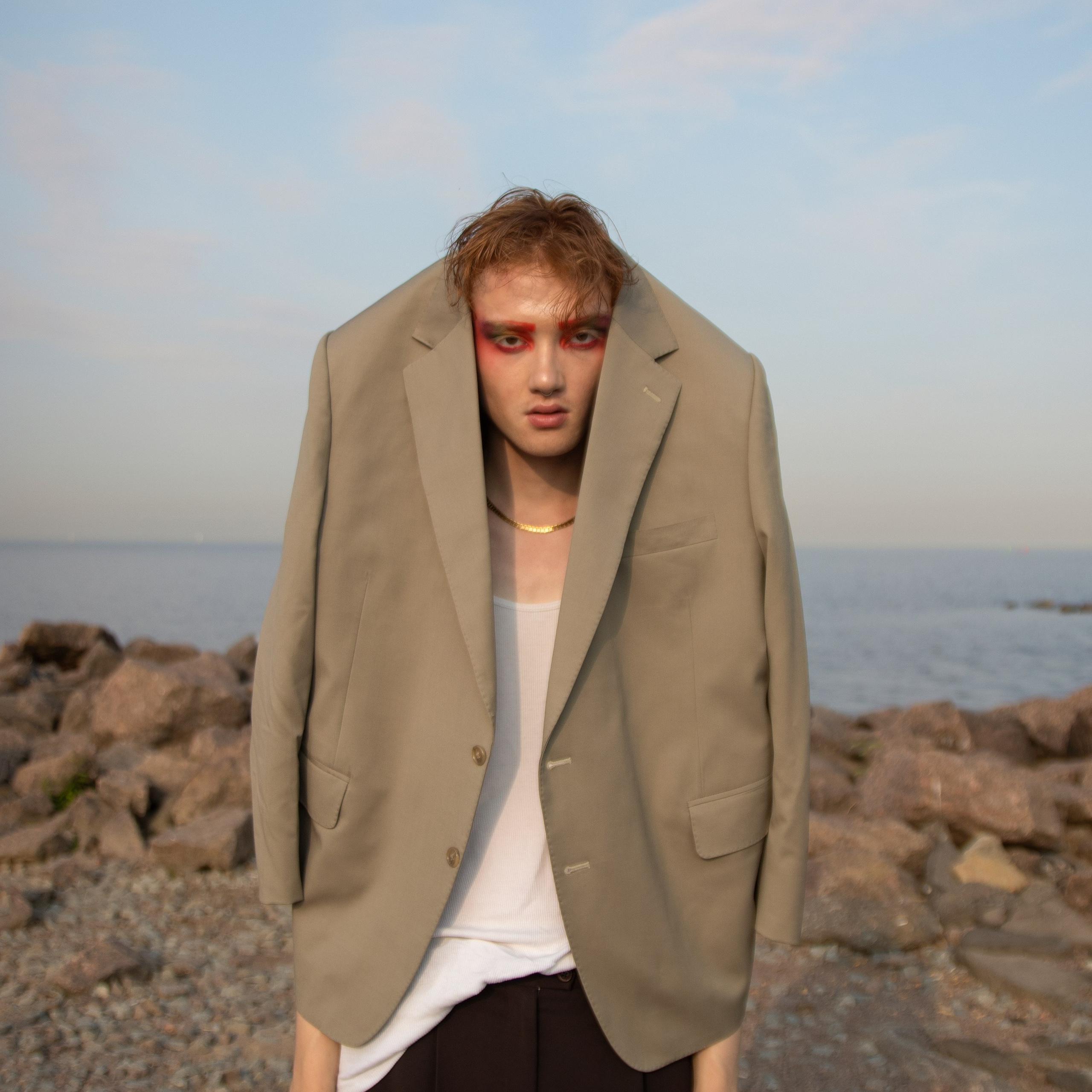 Artem Brezhnev. DEVOCHKA IZ 90S