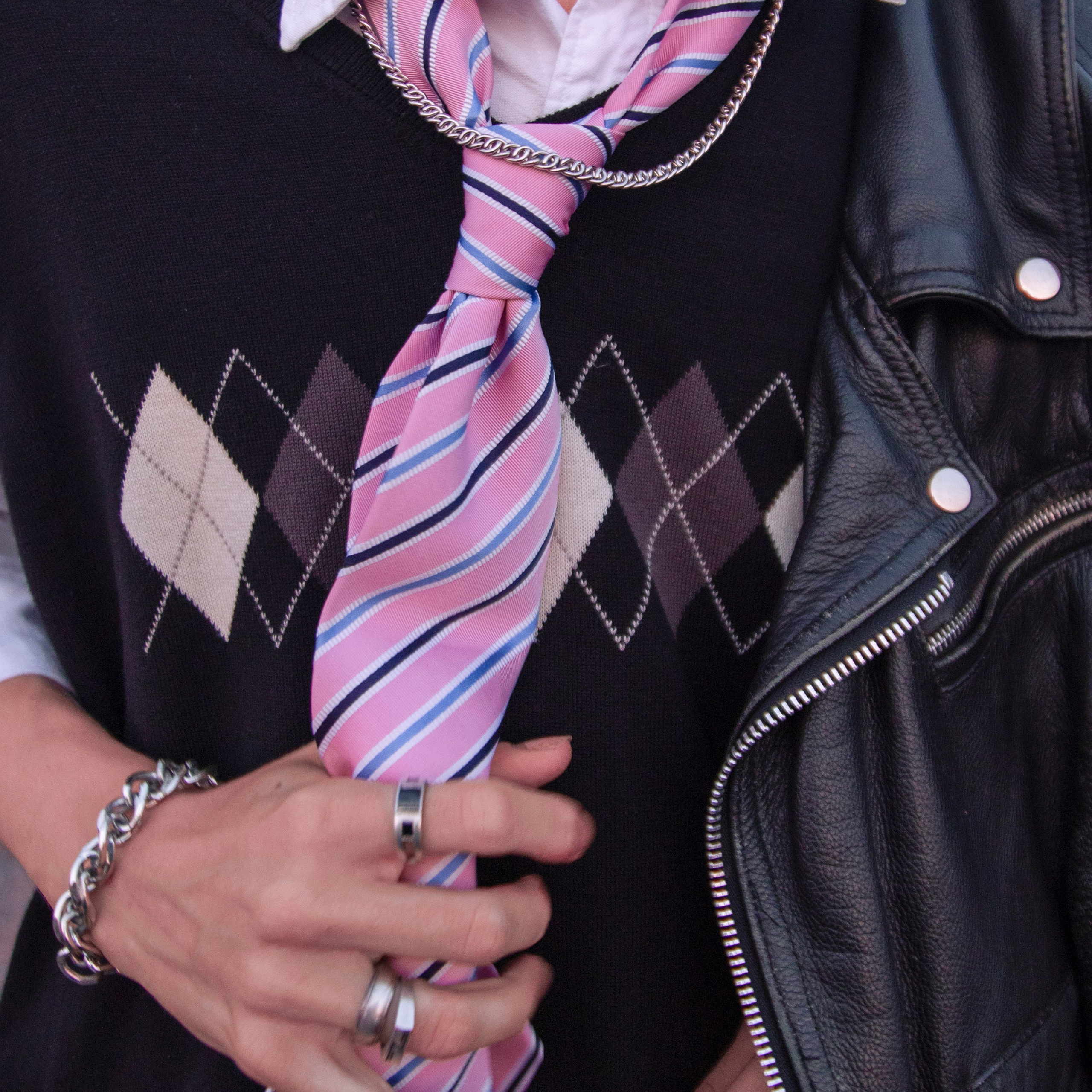 Artem Brezhnev. DEVOCHKA IZ 90S