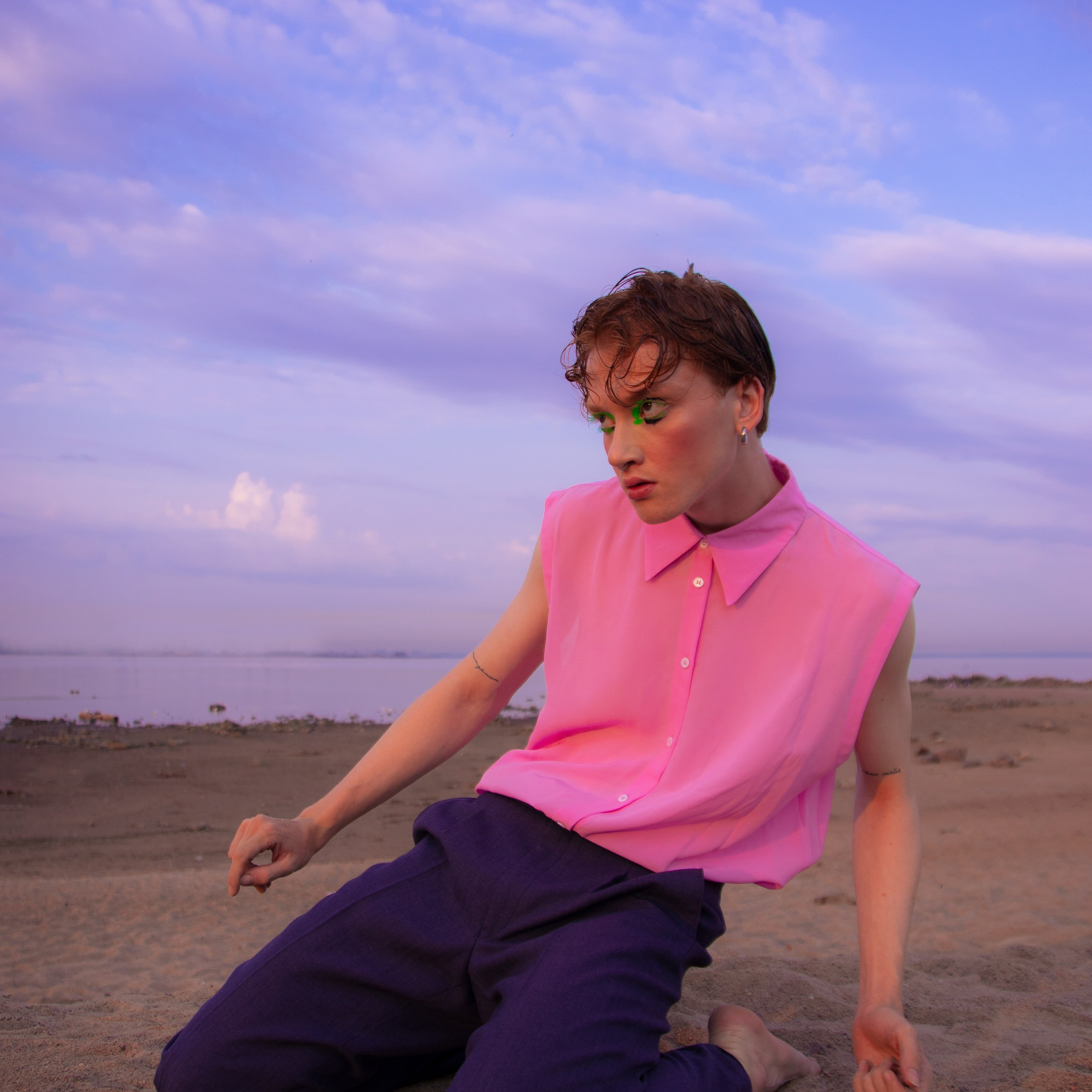 Artem Brezhnev. DEVOCHKA IZ 90S