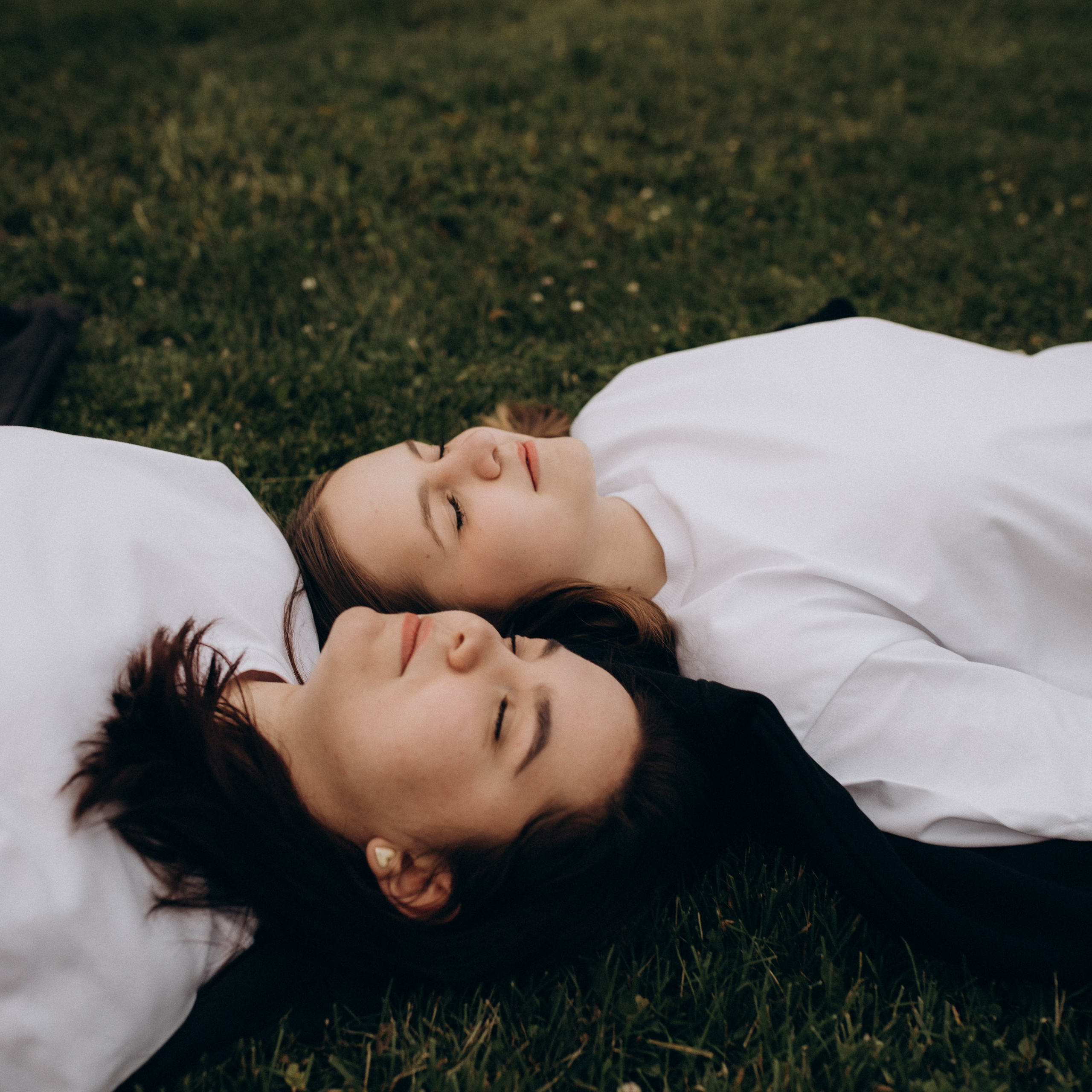 Фотосессия для сестёр: прогулка по Питеру