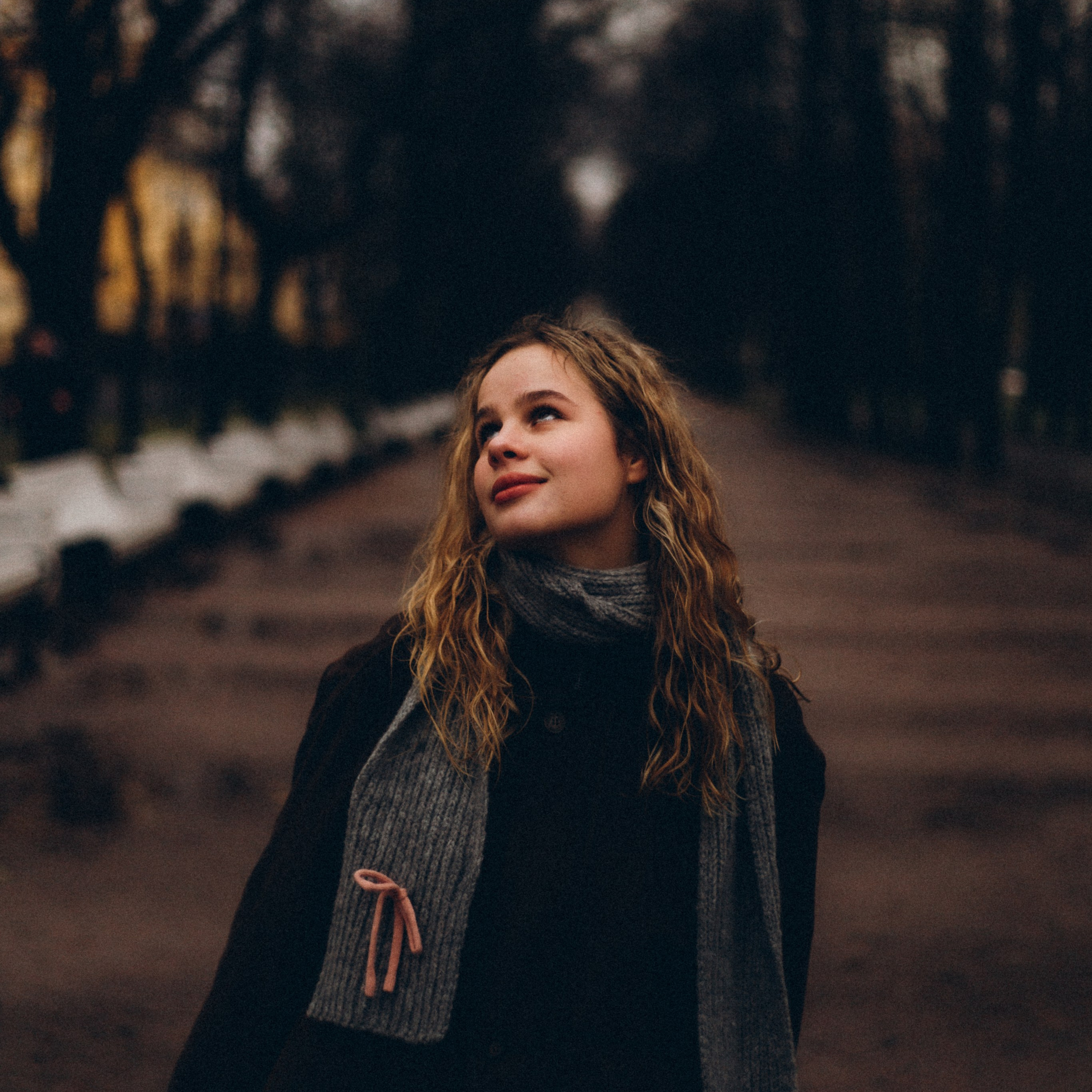 Лиза осенняя прогулка по Питеру