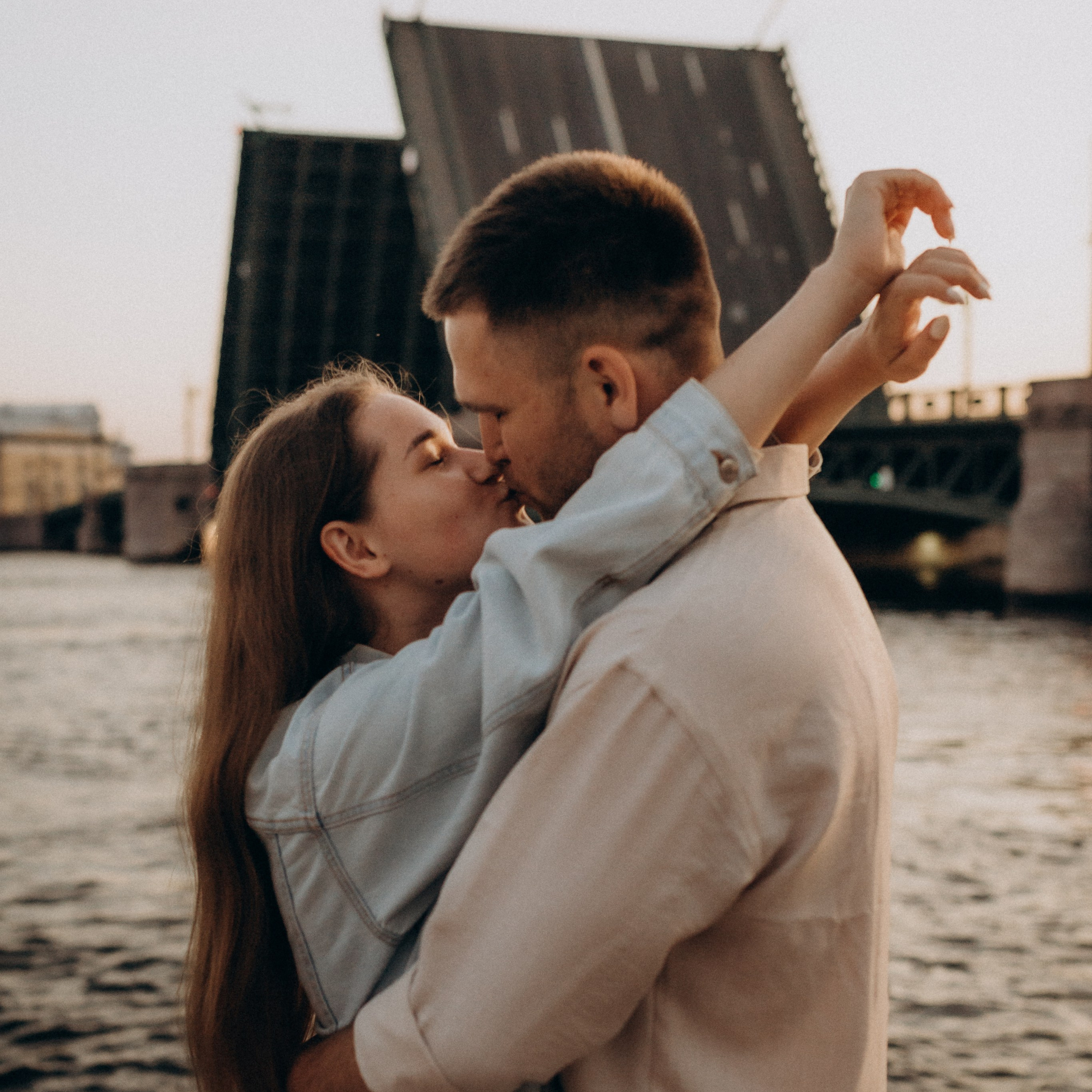 Фотосессия с разводными мостами: LoveStory