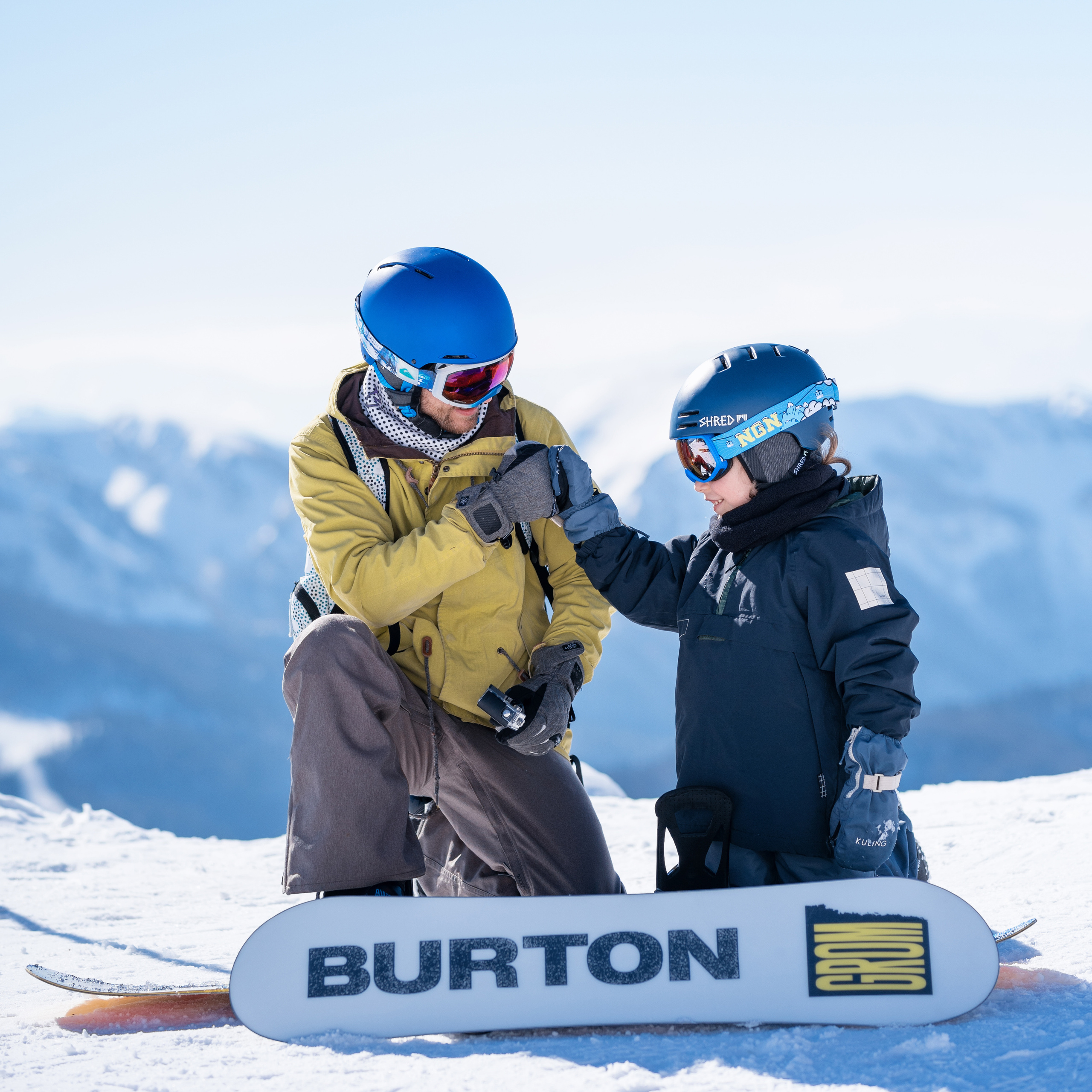 Family snowboarders photoshoot