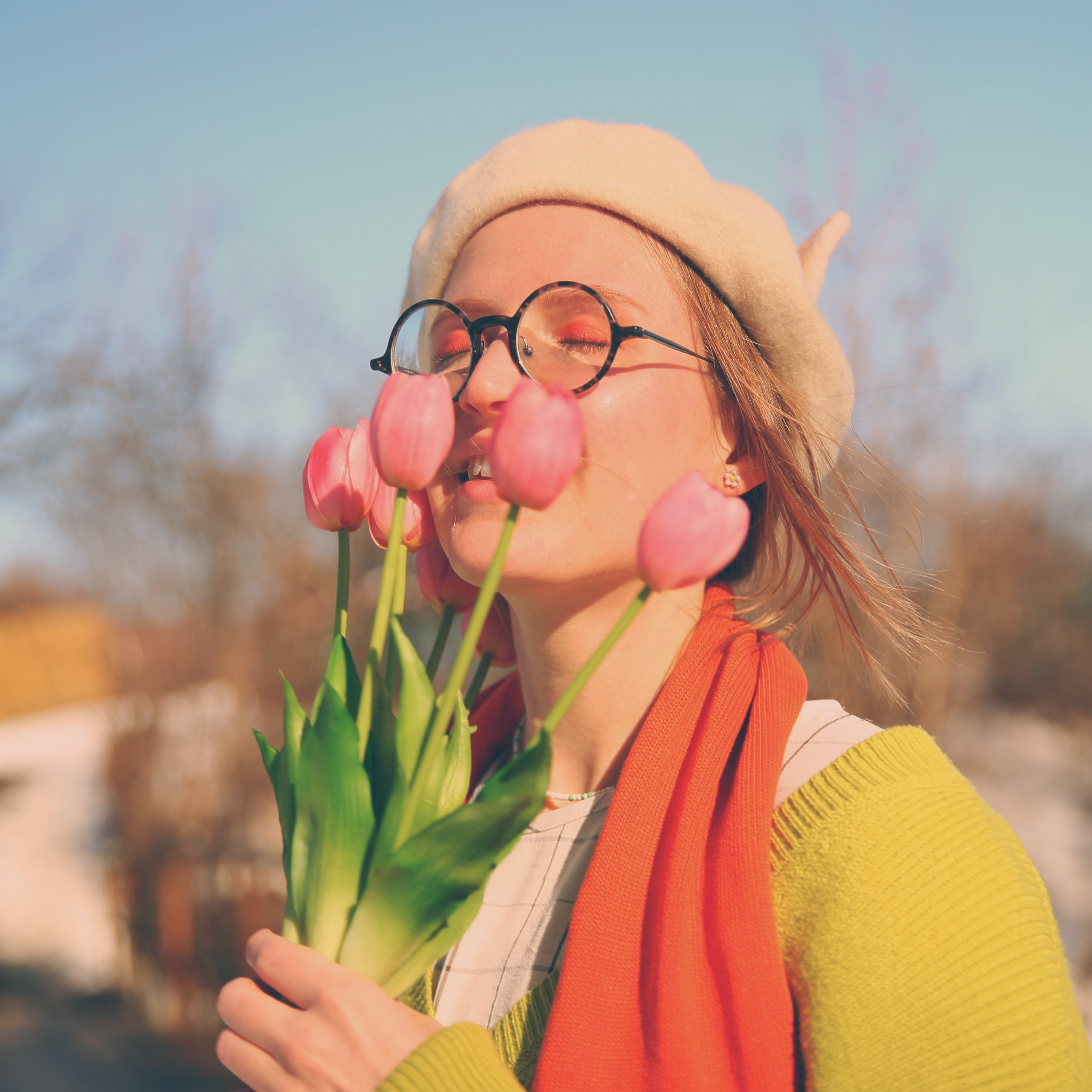 Весенняя фотосессия девушки на природе