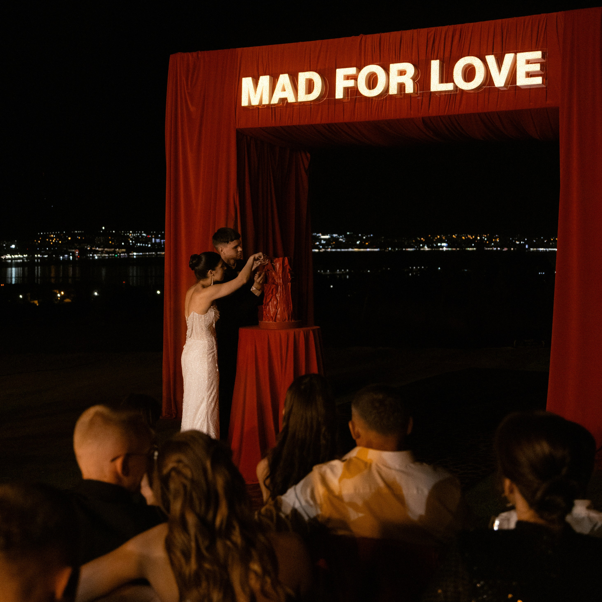 mad for love soon… | свадьба в красном цвете