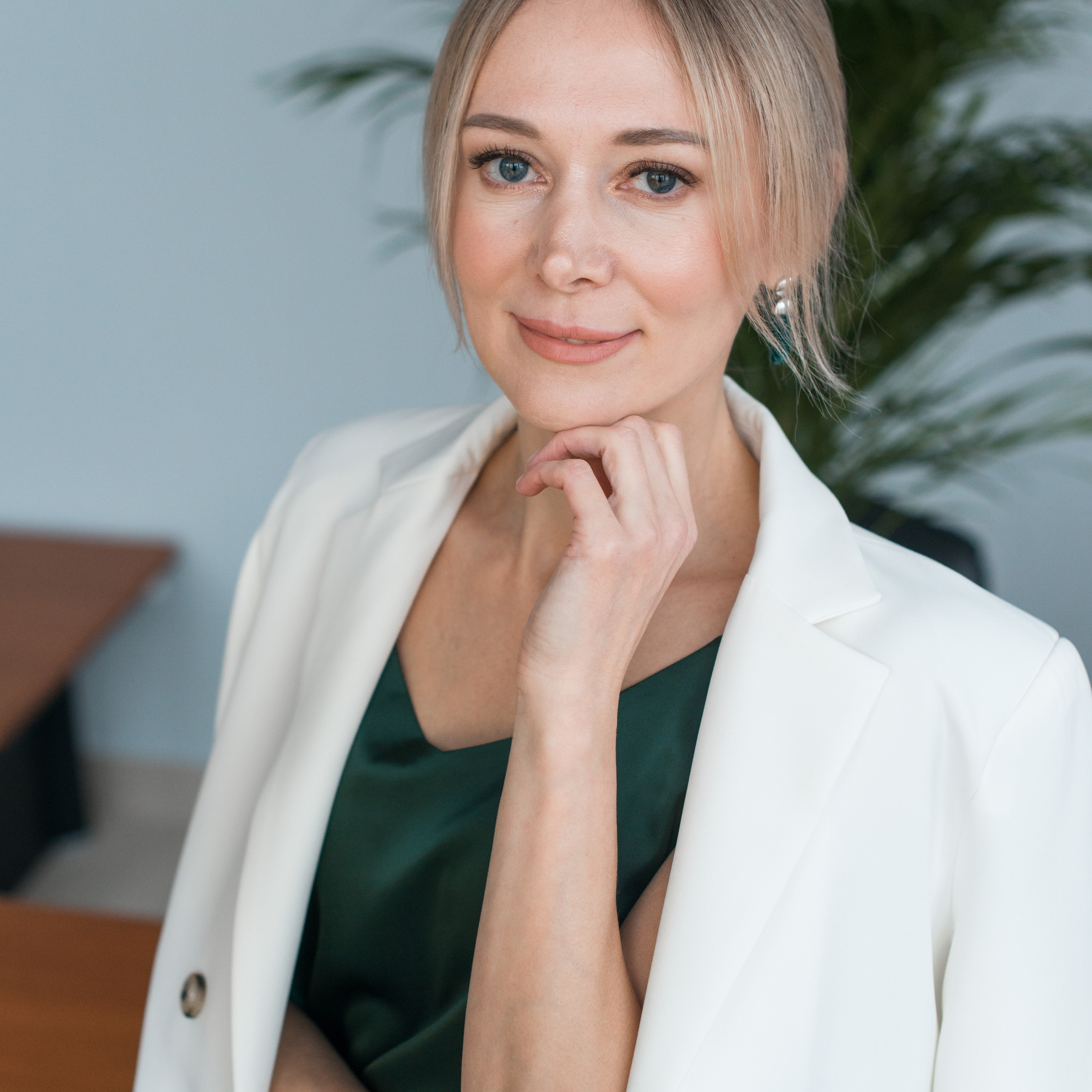 Медиатор Елена Малахута (1 съемка, 3 часа, 9 образов)