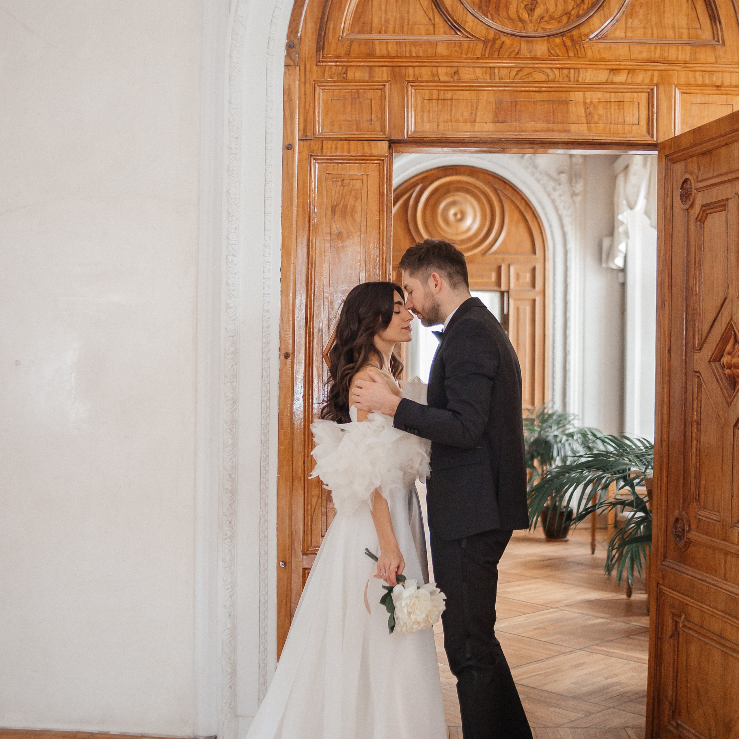 Свадебное lovestory в Пушкинской библиотеке. Фотограф в Москве