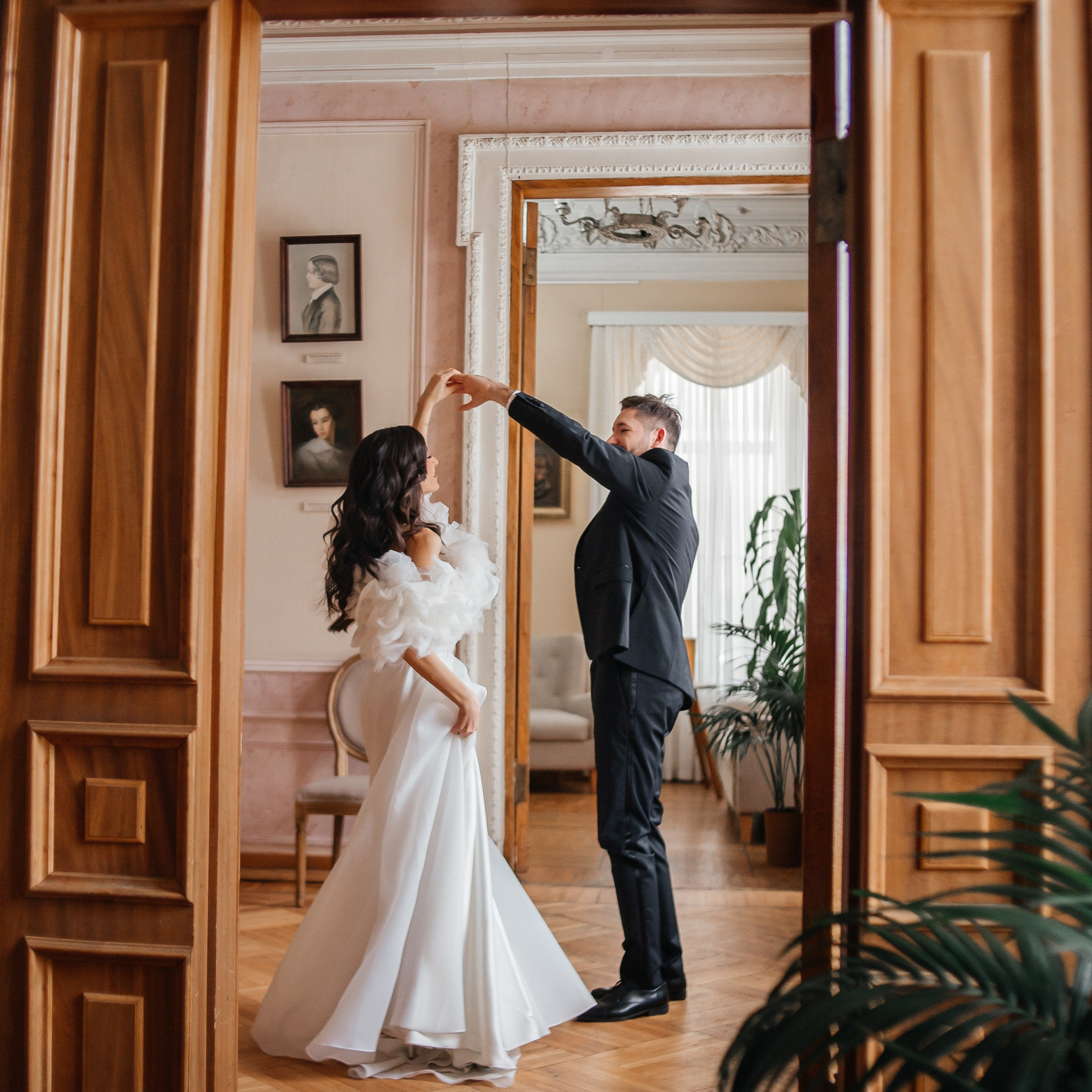 Свадебное lovestory в Пушкинской библиотеке. Фотограф в Москве