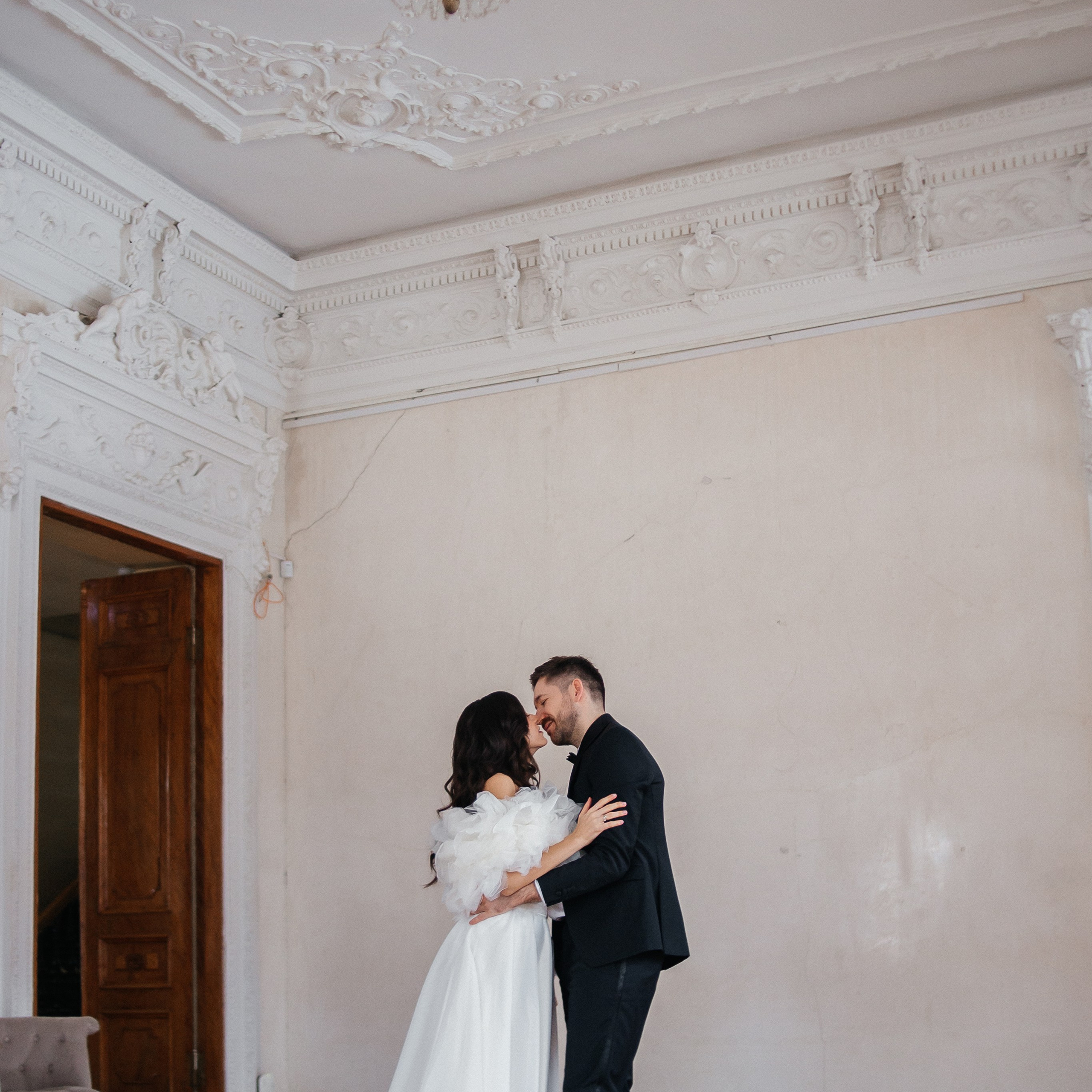 Свадебное lovestory в Пушкинской библиотеке. Фотограф в Москве