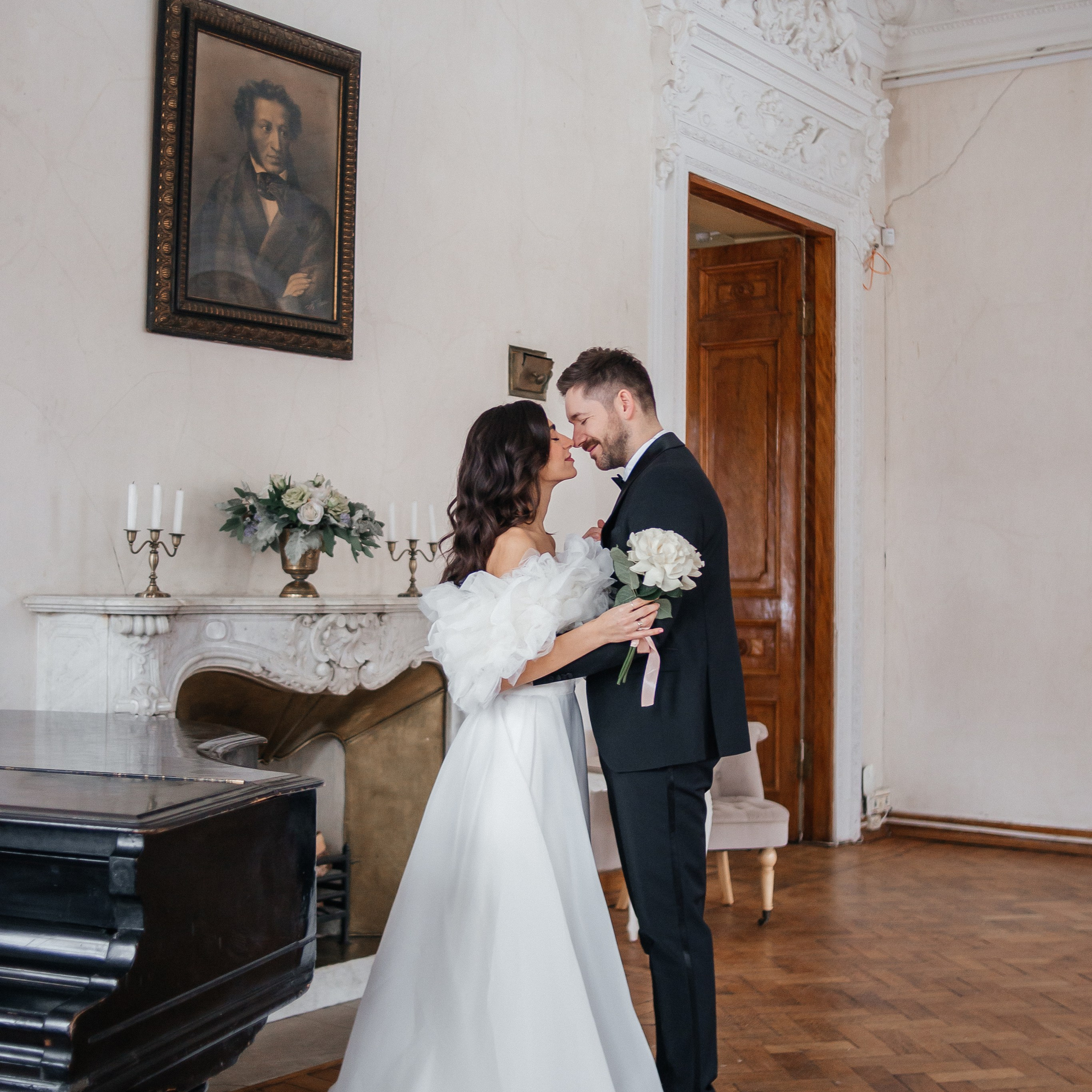 Свадебное lovestory в Пушкинской библиотеке. Фотограф в Москве