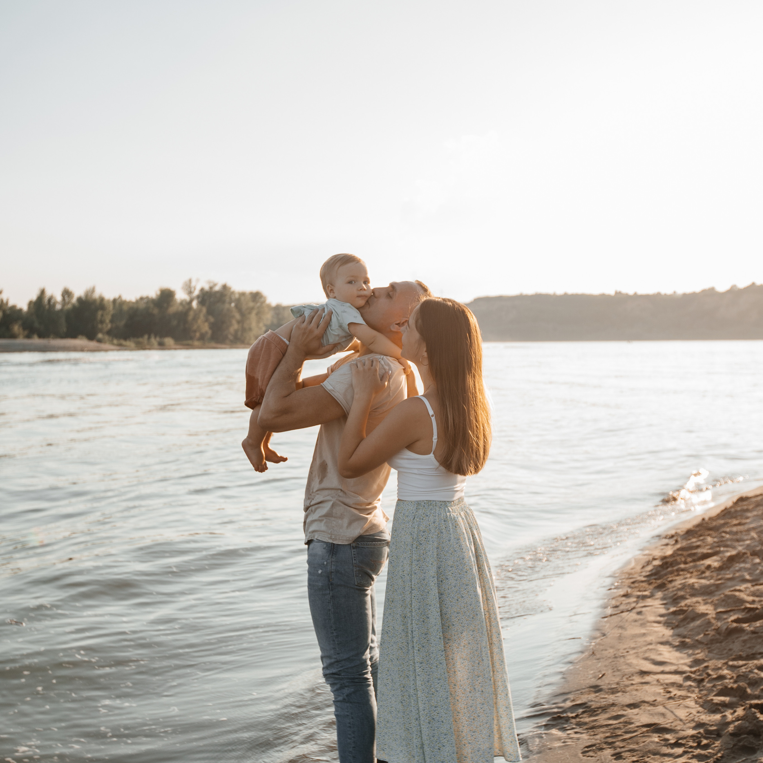 Семейный вечер на&nbsp;берегу