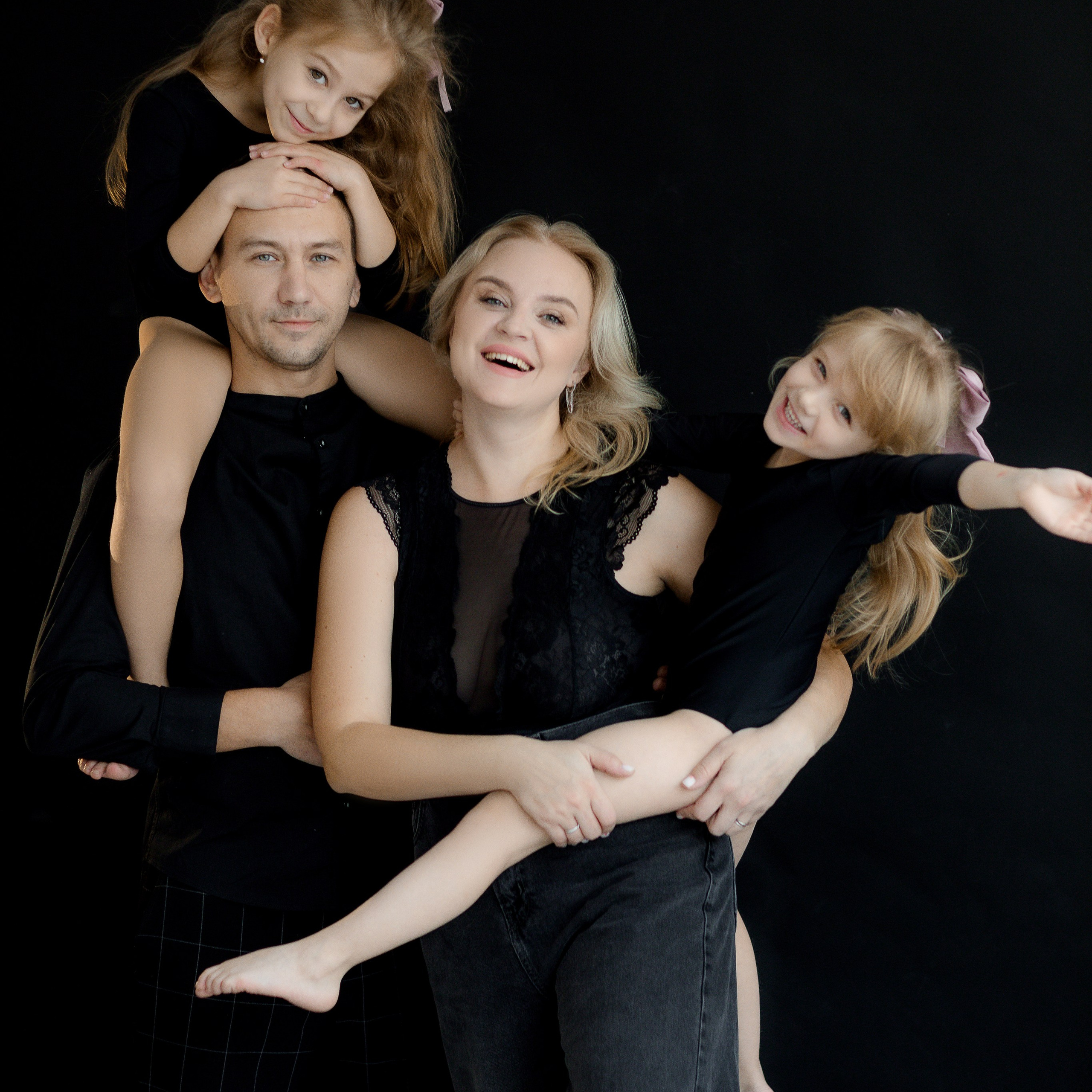 Оля, Вася, Маша и Мила