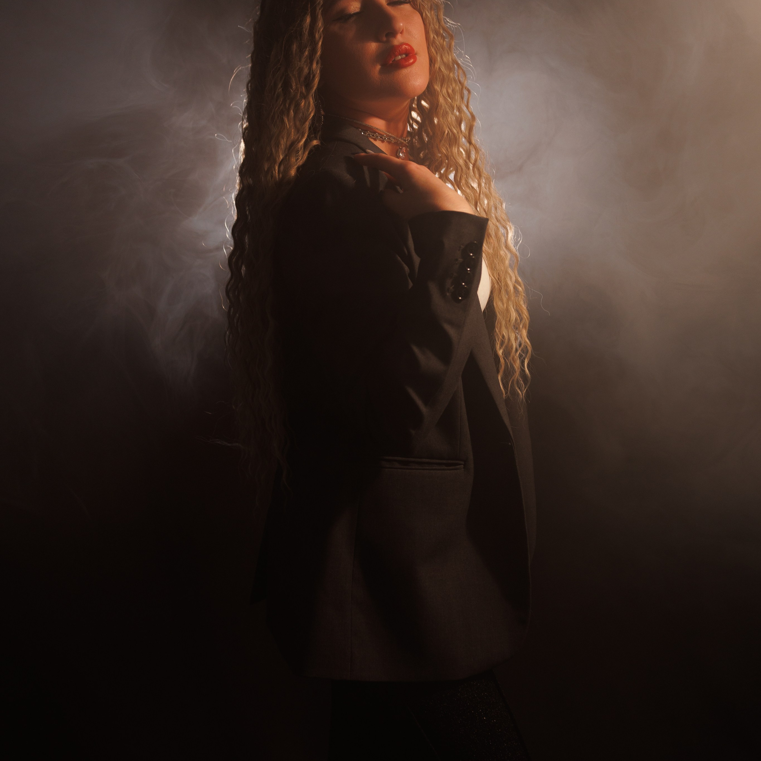 Портрет в дыму. Фотограф Николай Т