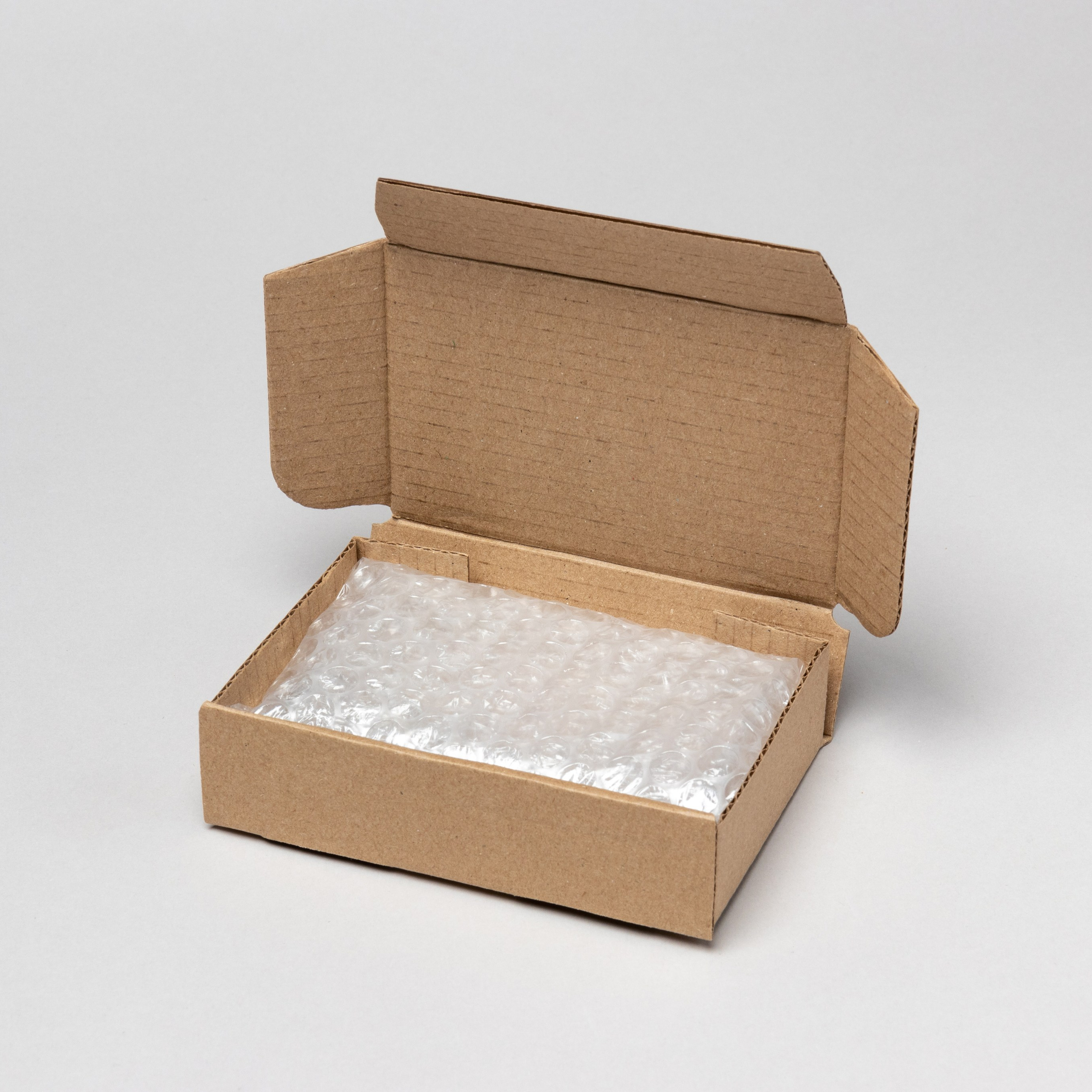 Съёмка упаковки на сером фоне