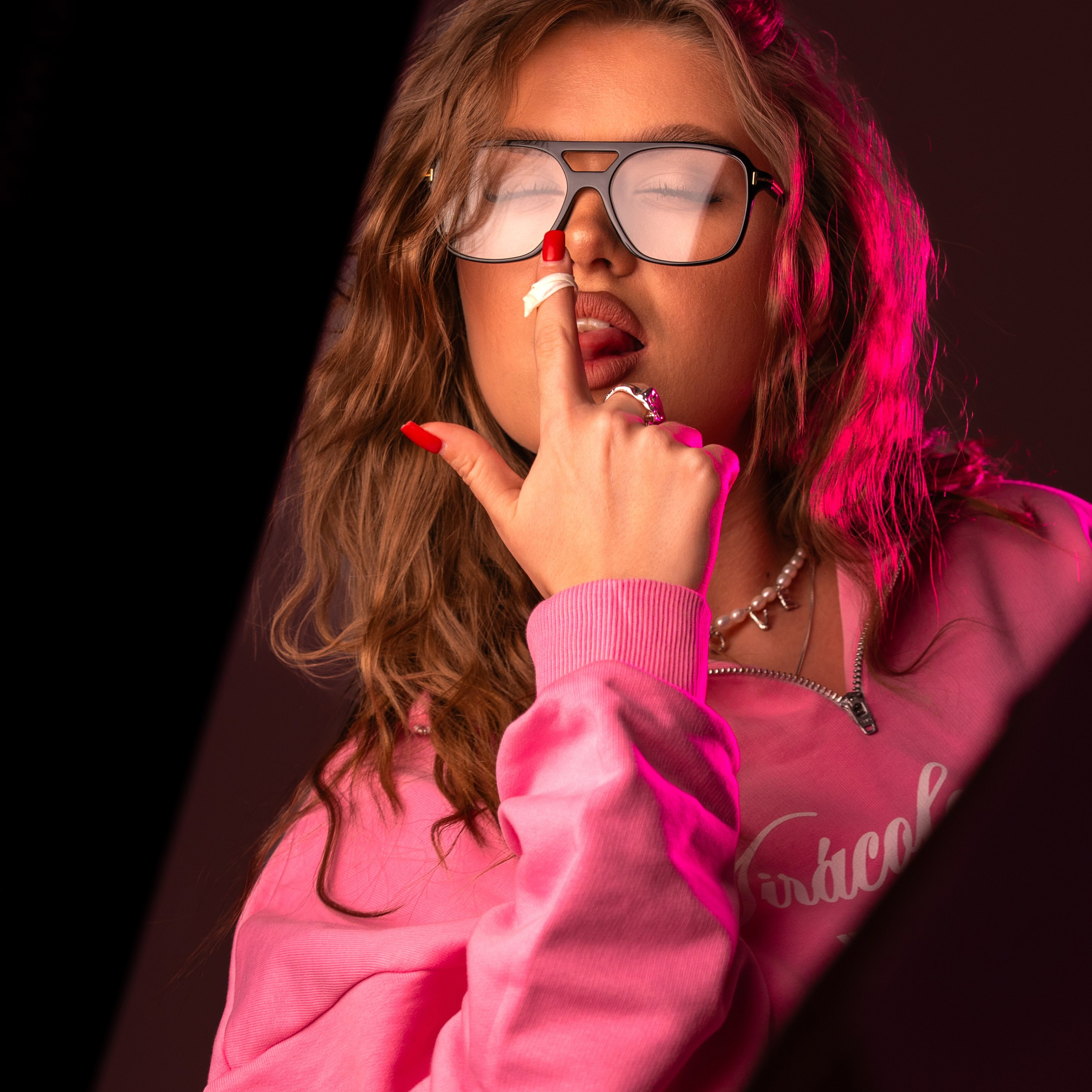 Настя на циклораме