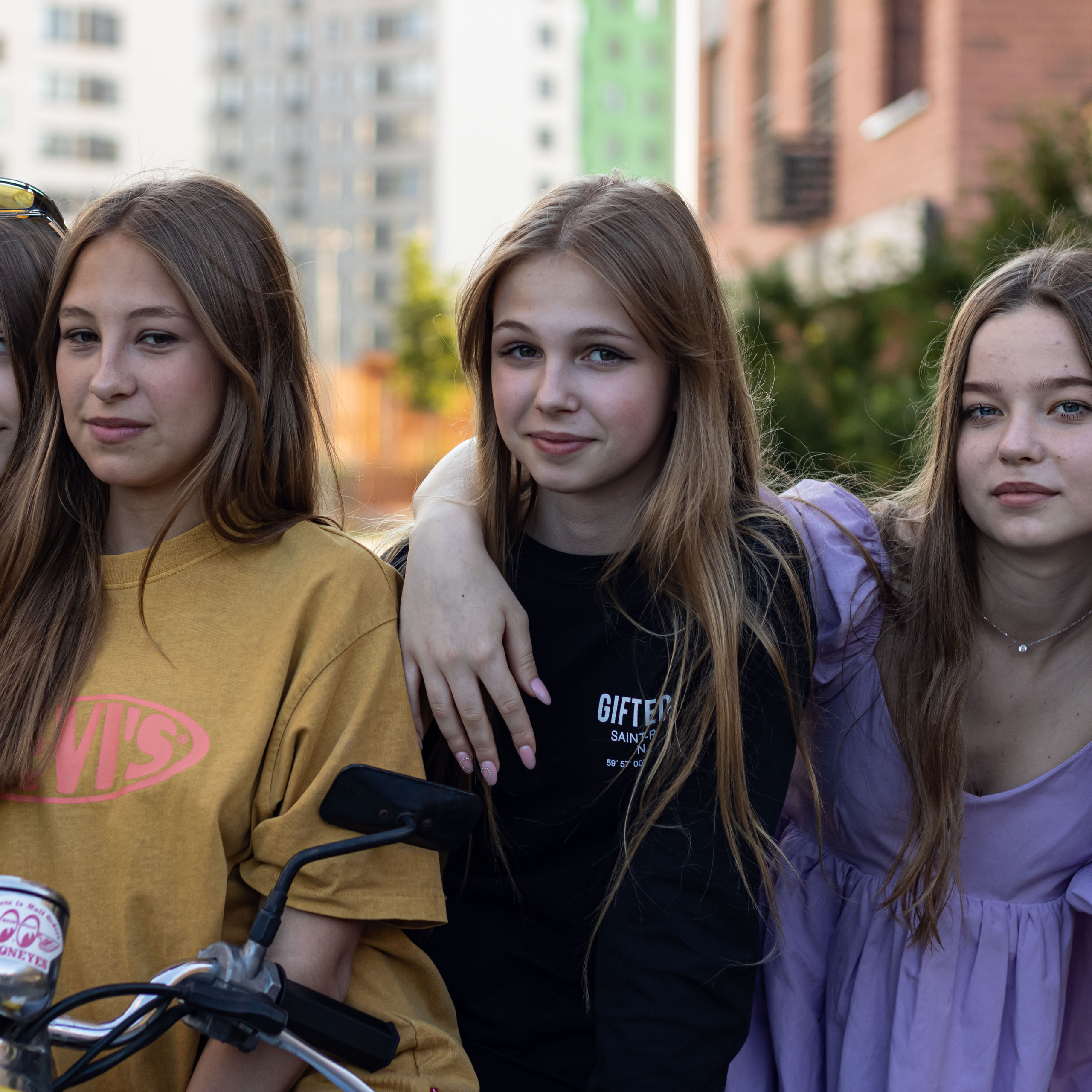 Прогулка подружек. Фотограф в Тюмени Вера Ильинова