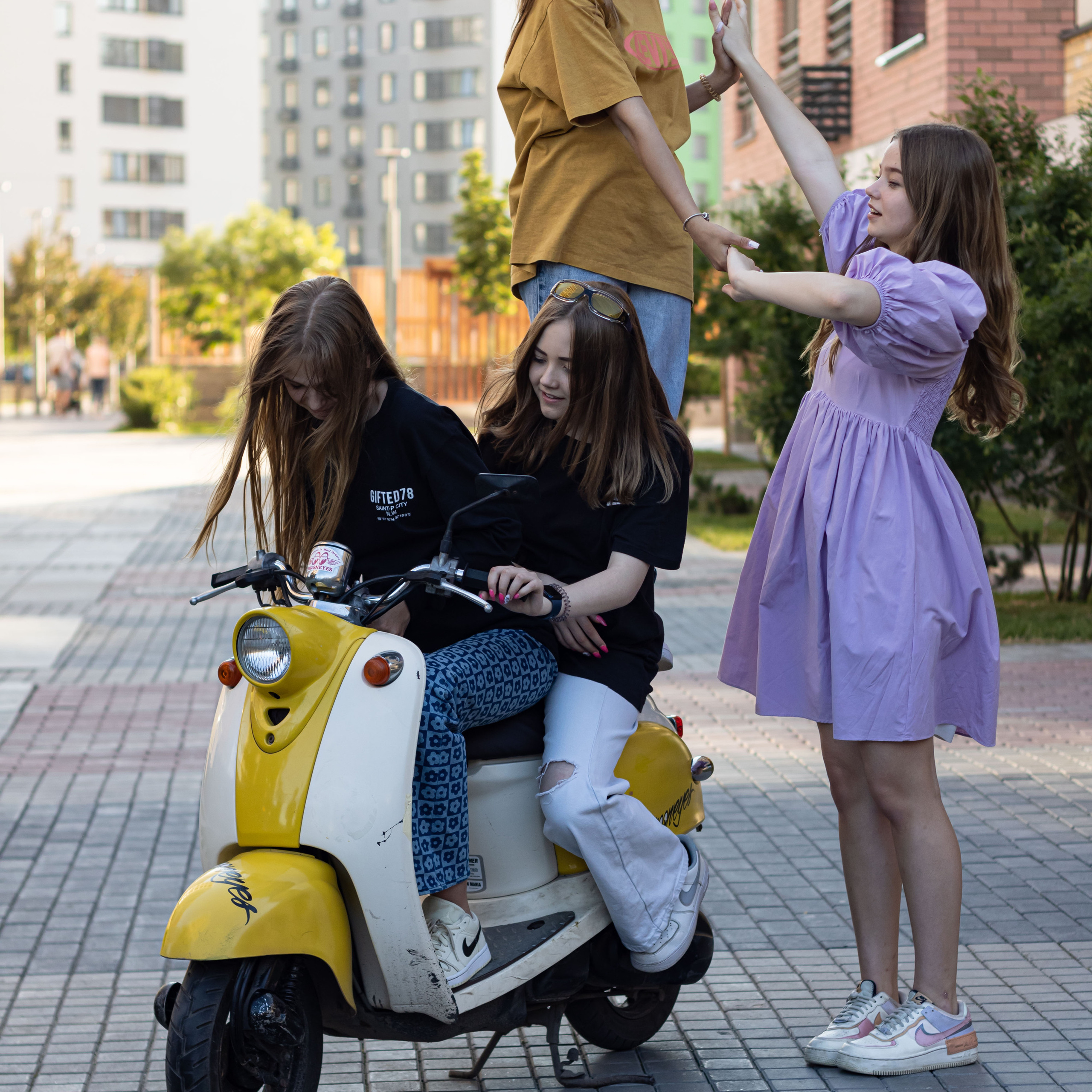 Прогулка подружек. Фотограф в Тюмени Вера Ильинова