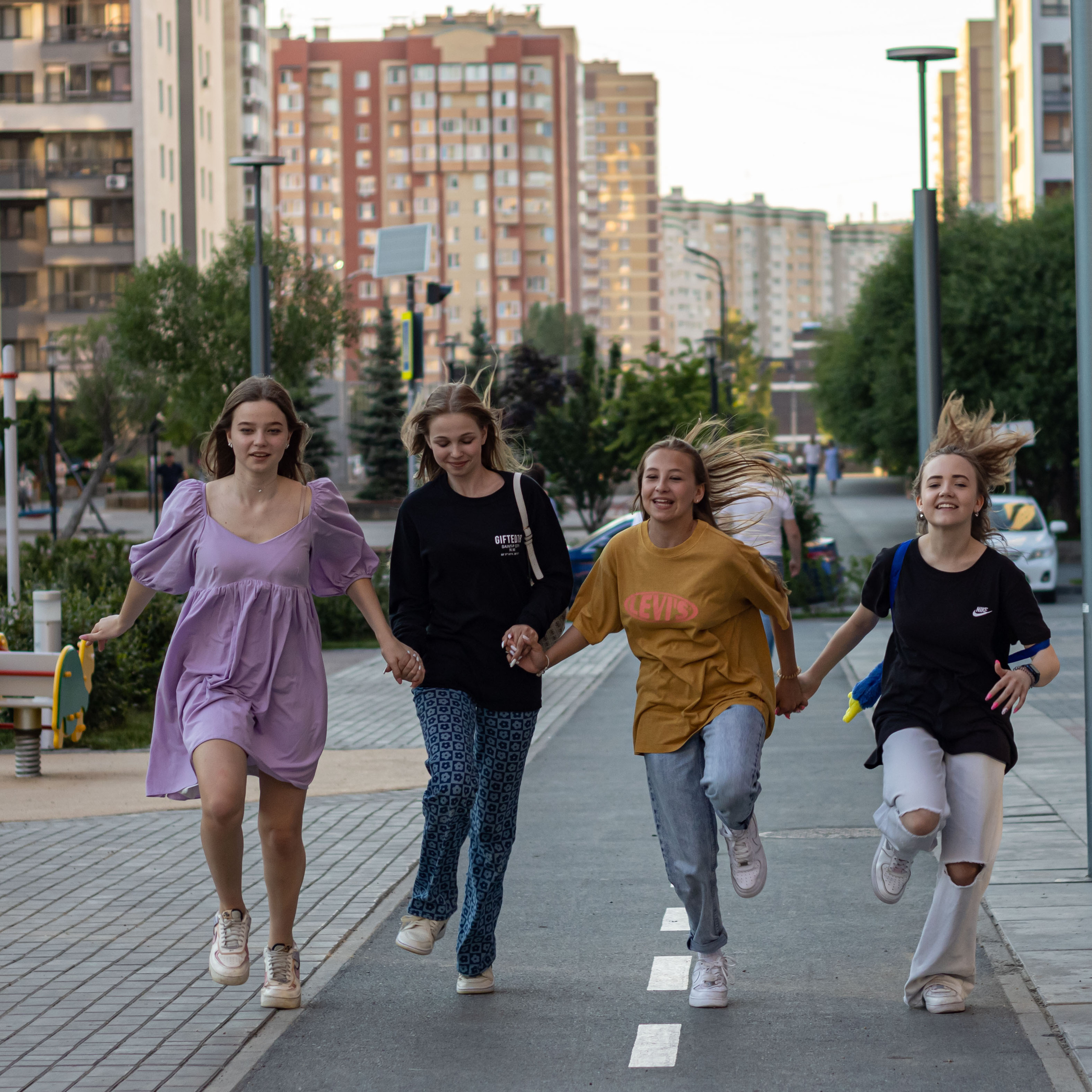 Прогулка подружек. Фотограф в Тюмени Вера Ильинова