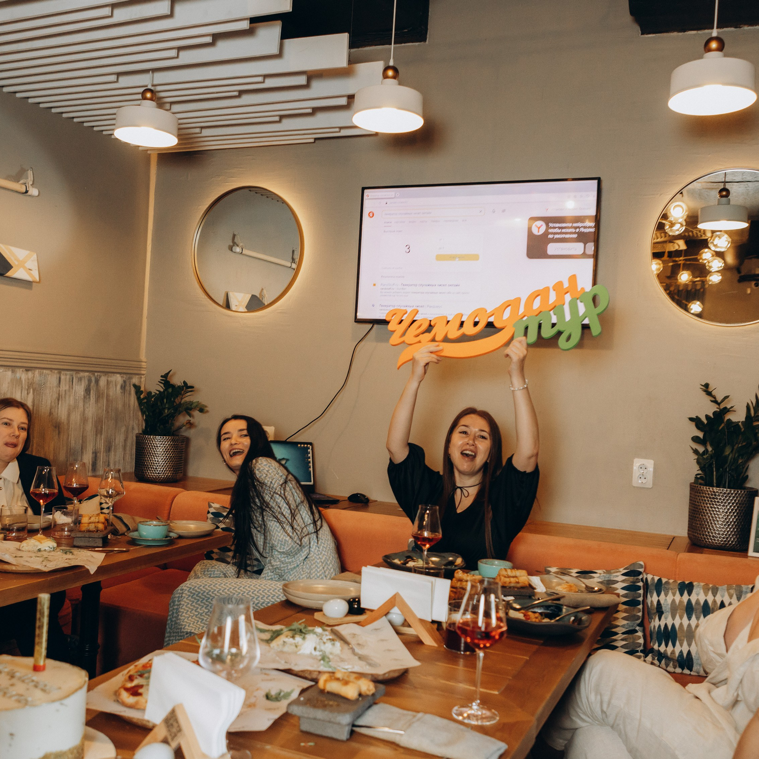 Репортажная, выпускной в турагенстве. Фотограф в Тюмени Вера Ильинова
