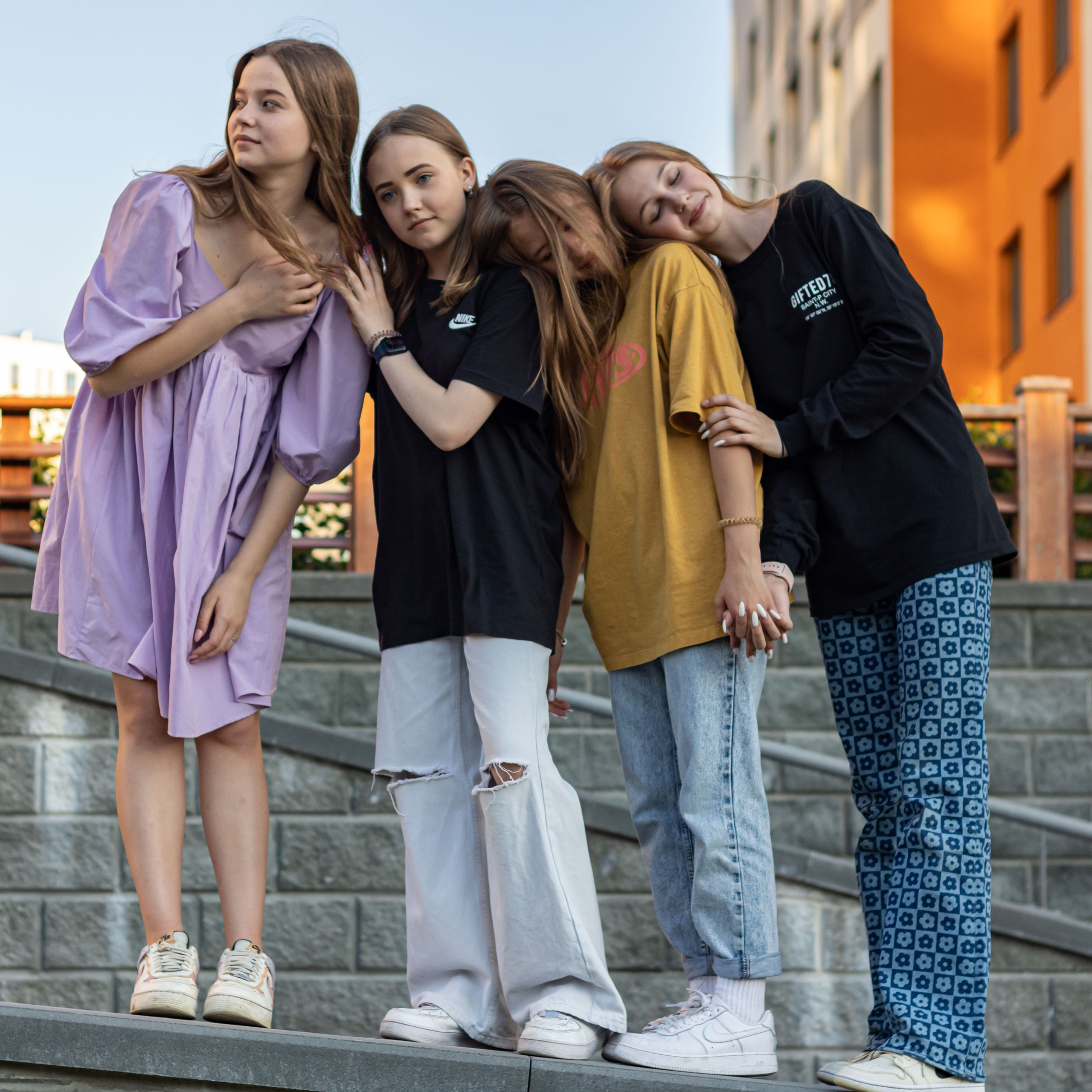 Прогулка подружек. Фотограф в Тюмени Вера Ильинова