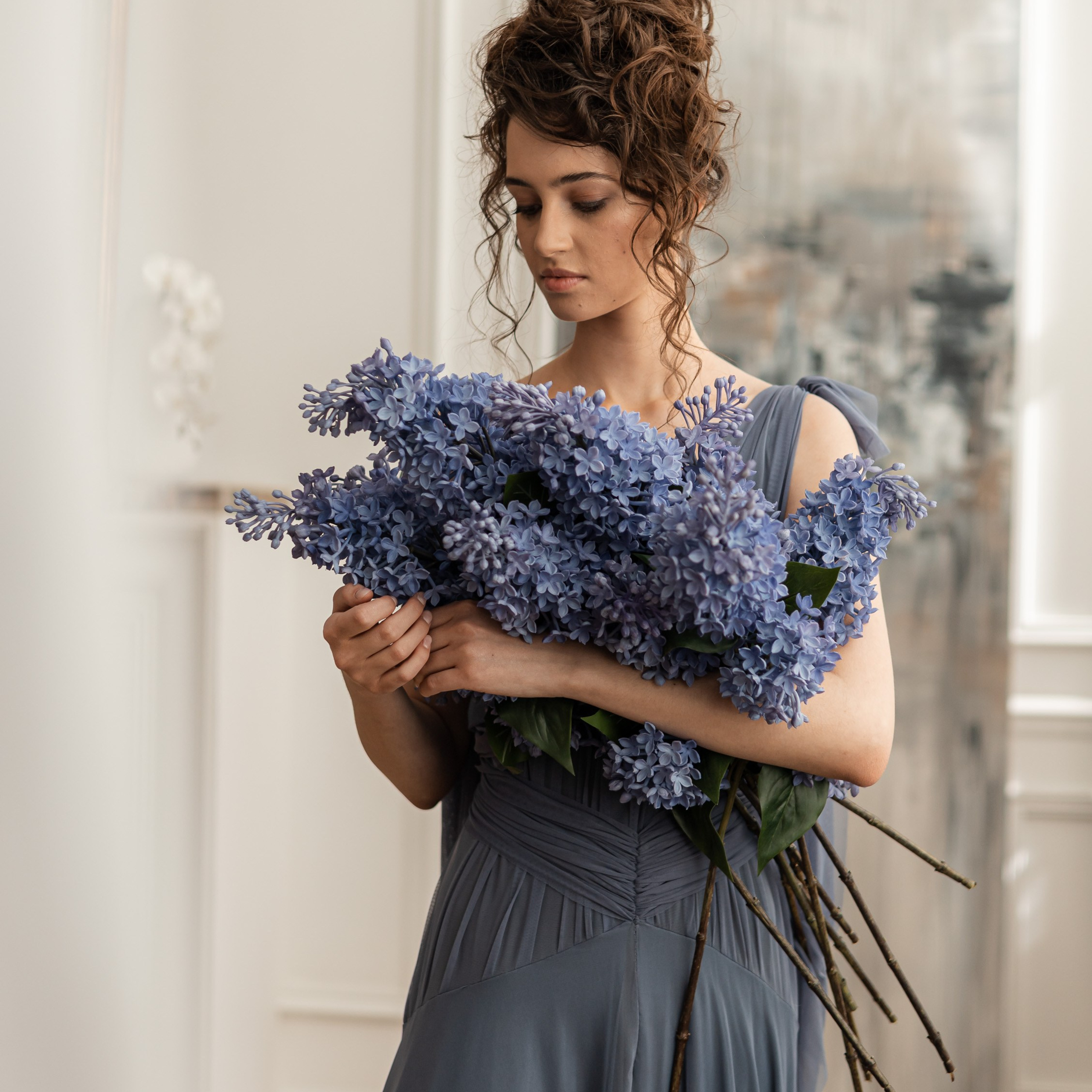 Девушка с сиренью