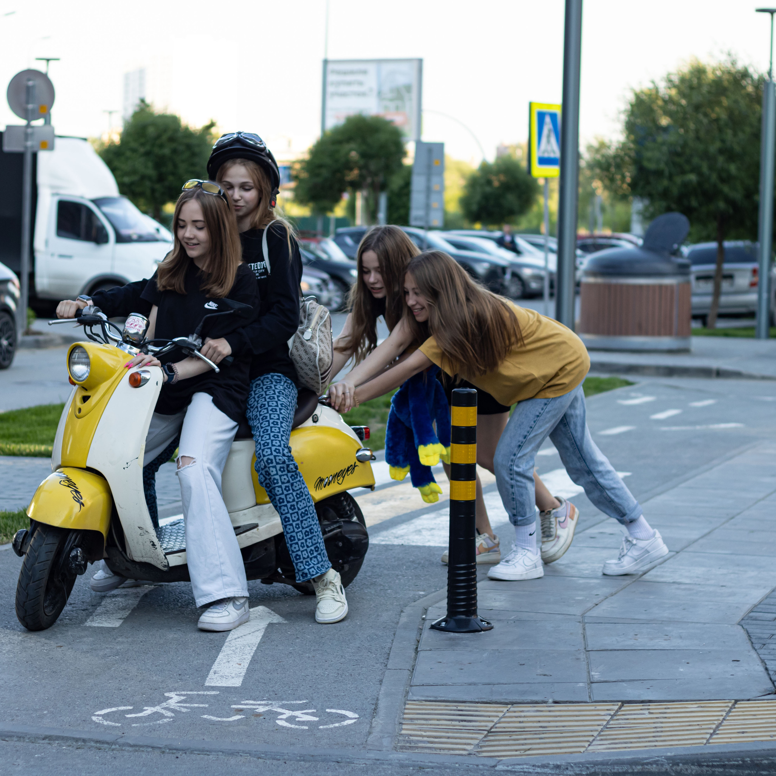Прогулка подружек. Фотограф в Тюмени Вера Ильинова