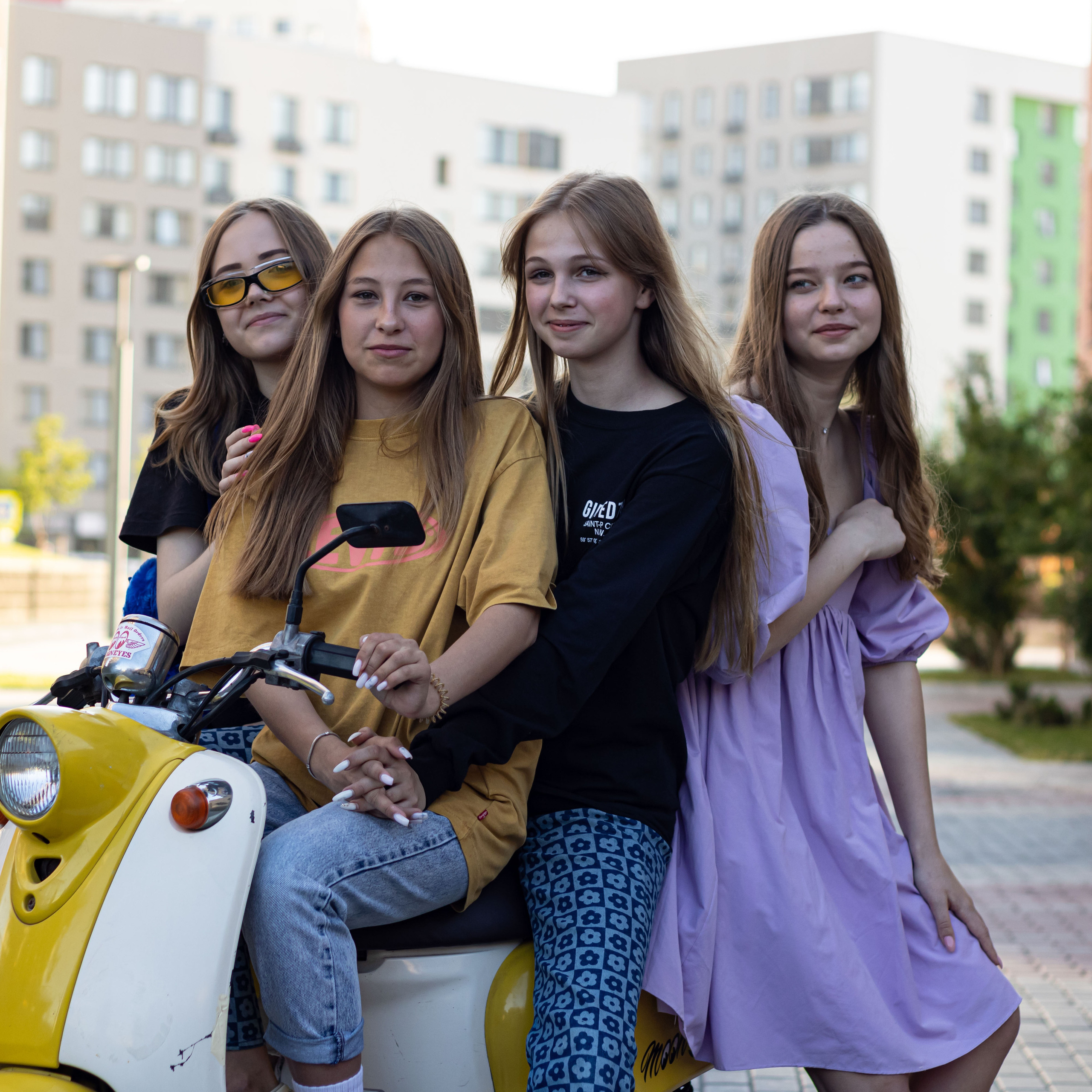 Прогулка подружек. Фотограф в Тюмени Вера Ильинова