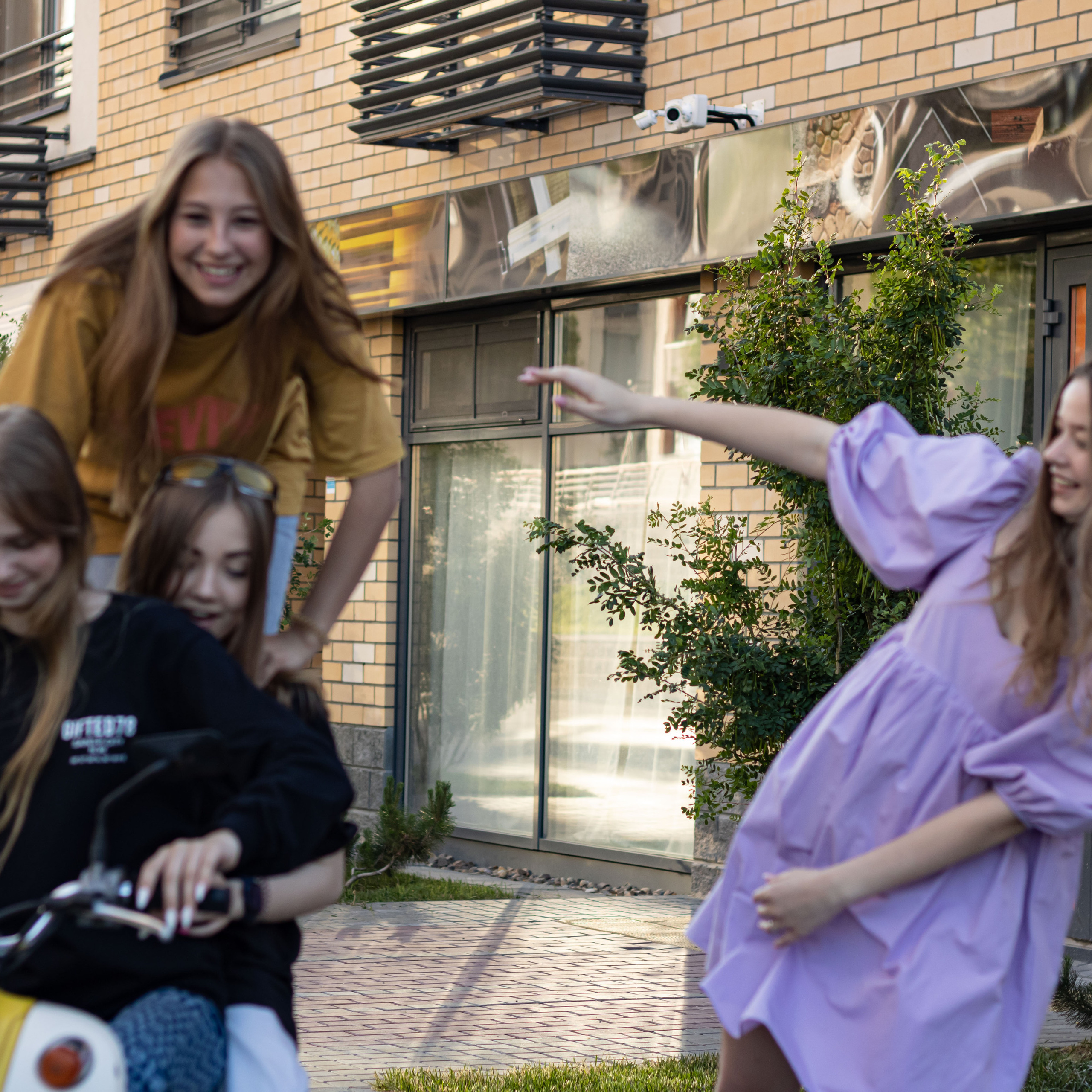 Прогулка подружек. Фотограф в Тюмени Вера Ильинова