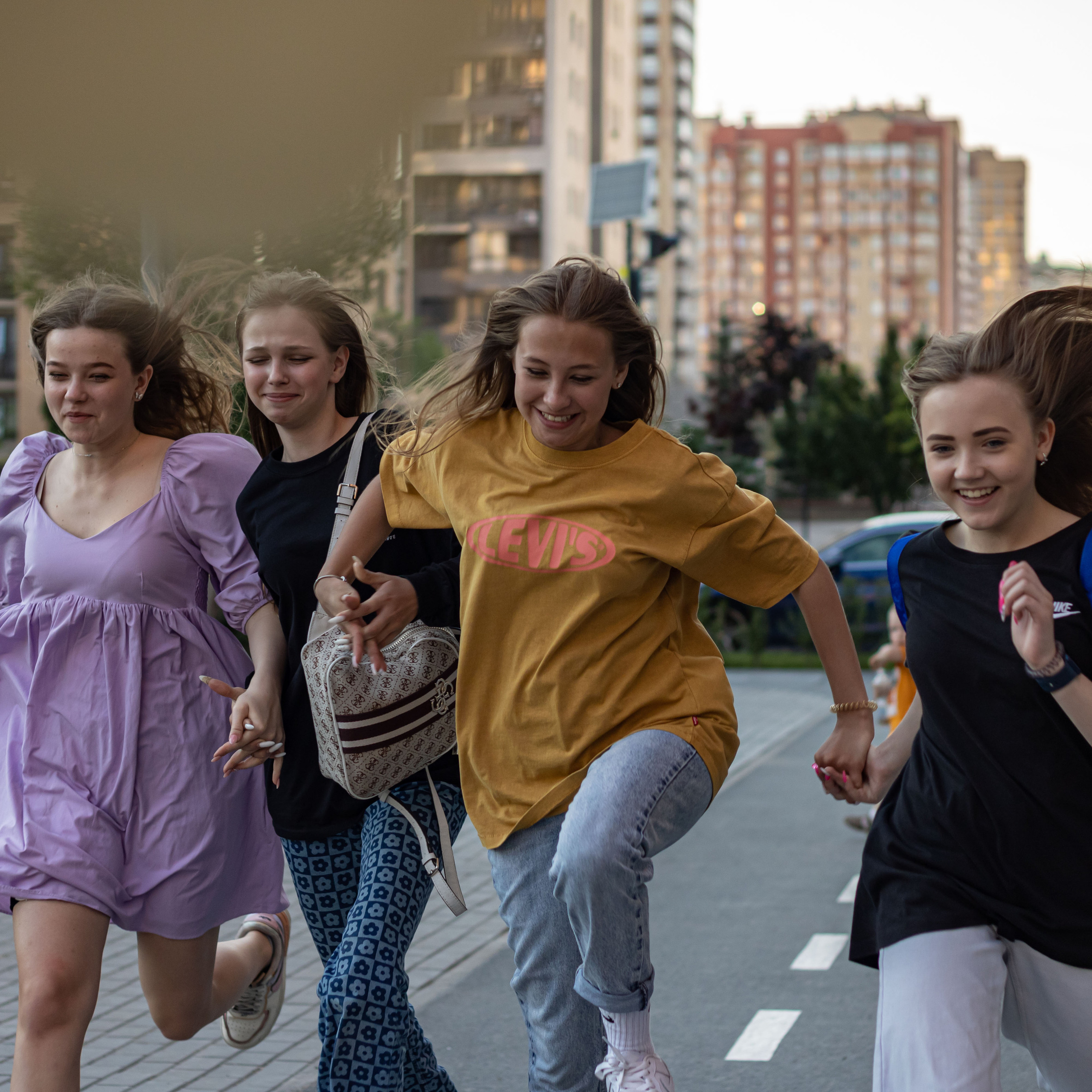 Прогулка подружек. Фотограф в Тюмени Вера Ильинова