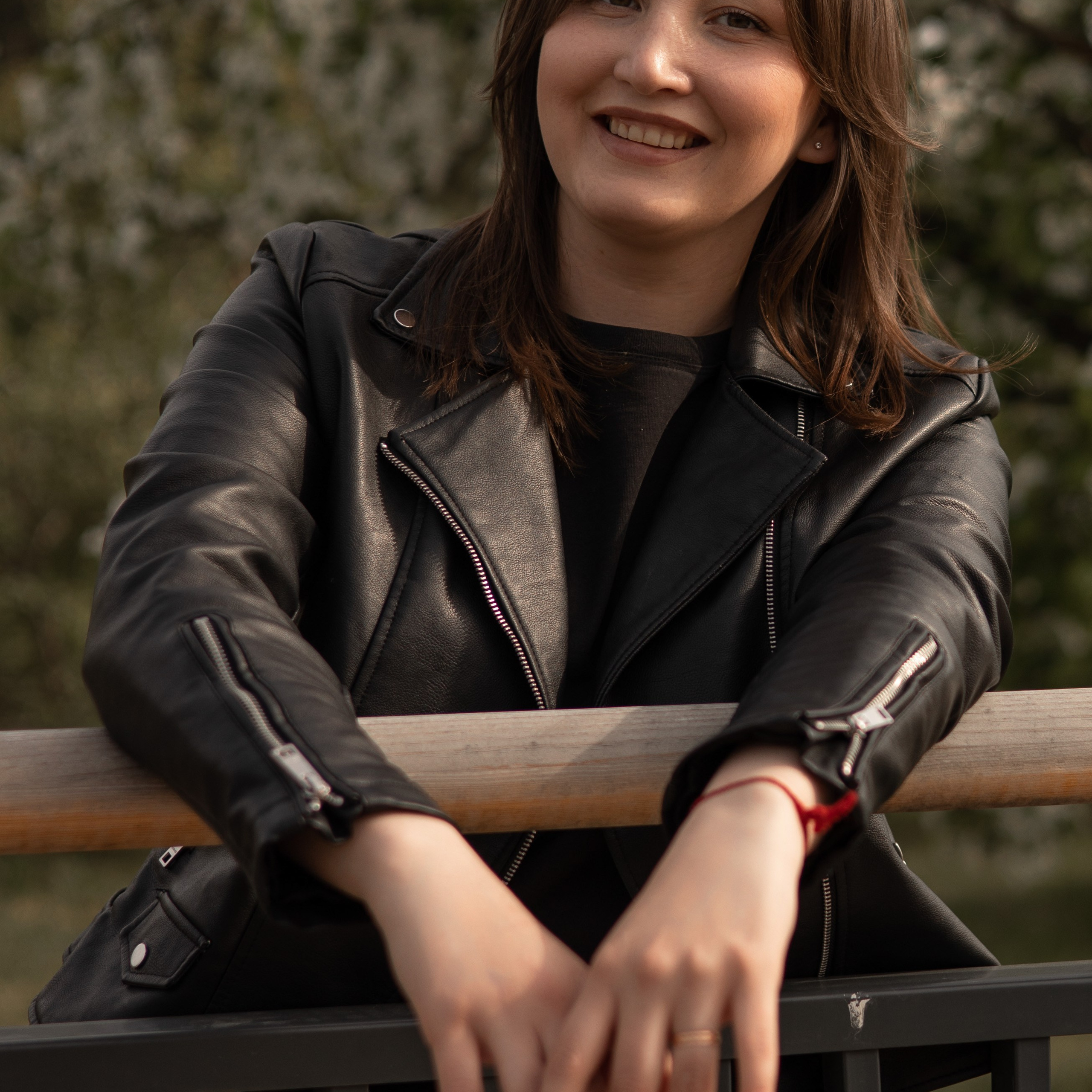 В цветущих яблонях. Фотограф в Тюмени Вера Ильинова