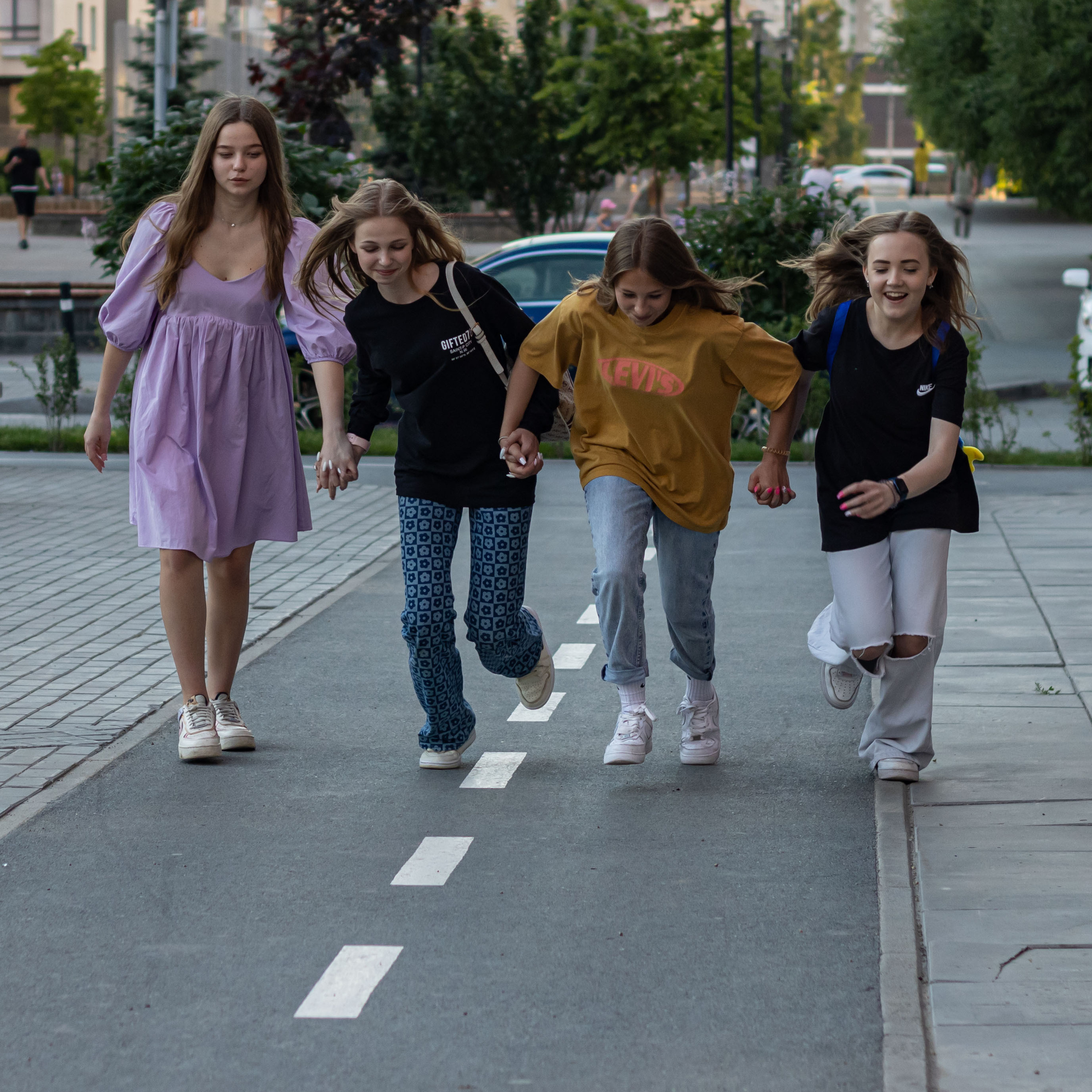 Прогулка подружек. Фотограф в Тюмени Вера Ильинова