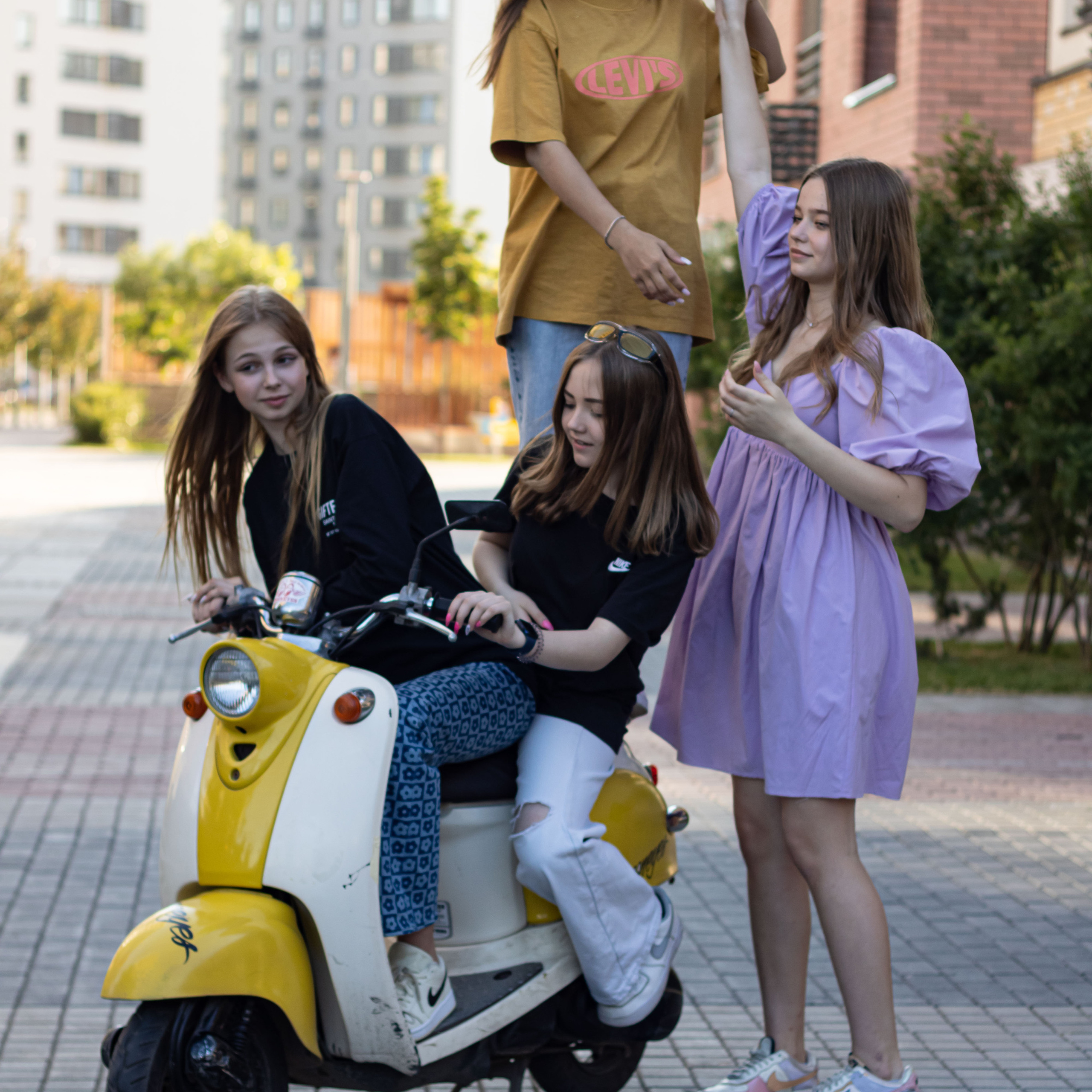 Прогулка подружек. Фотограф в Тюмени Вера Ильинова