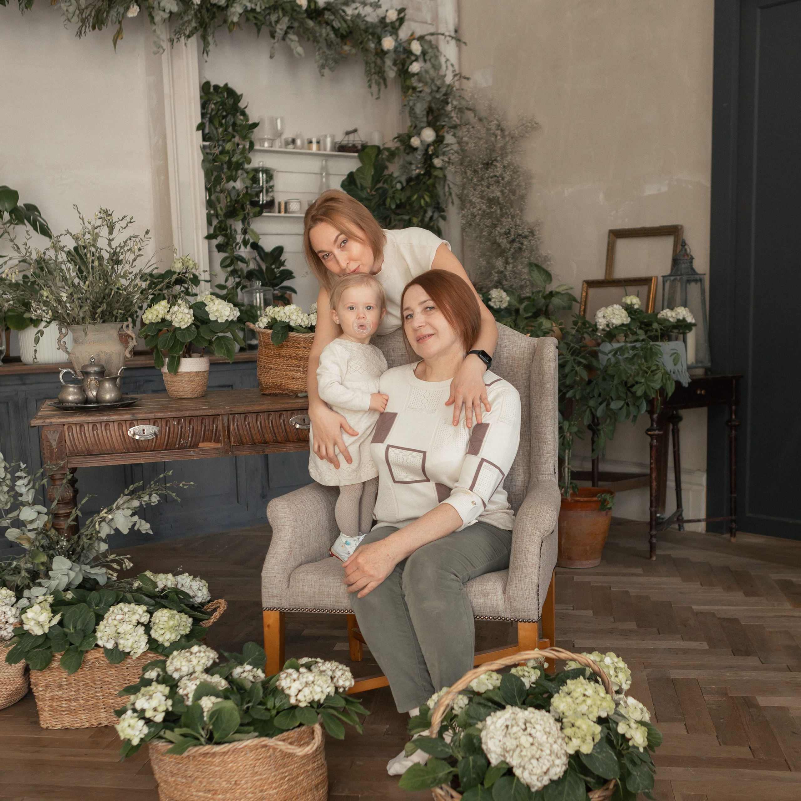 В студии с цветами. Фотограф в Тюмени Вера Ильинова