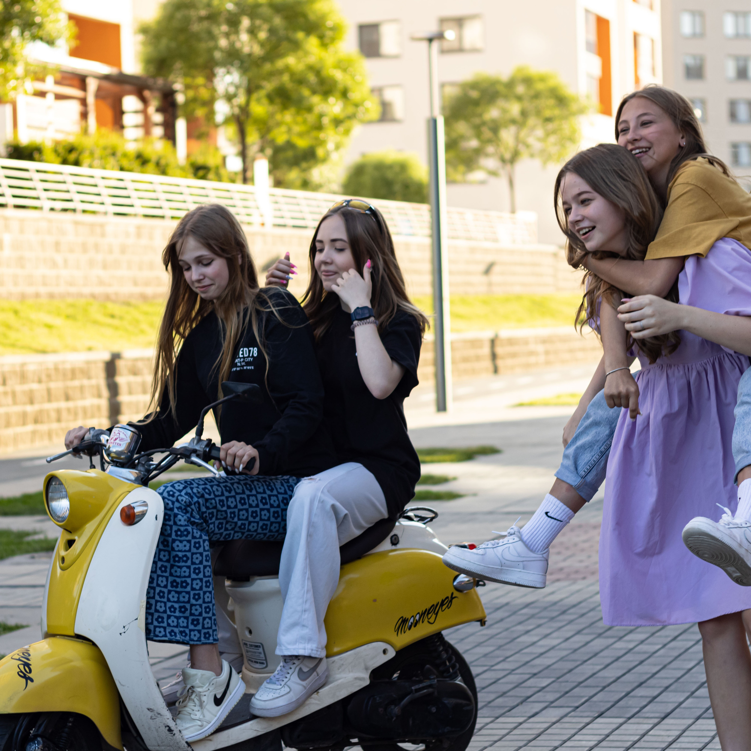 Прогулка подружек. Фотограф в Тюмени Вера Ильинова