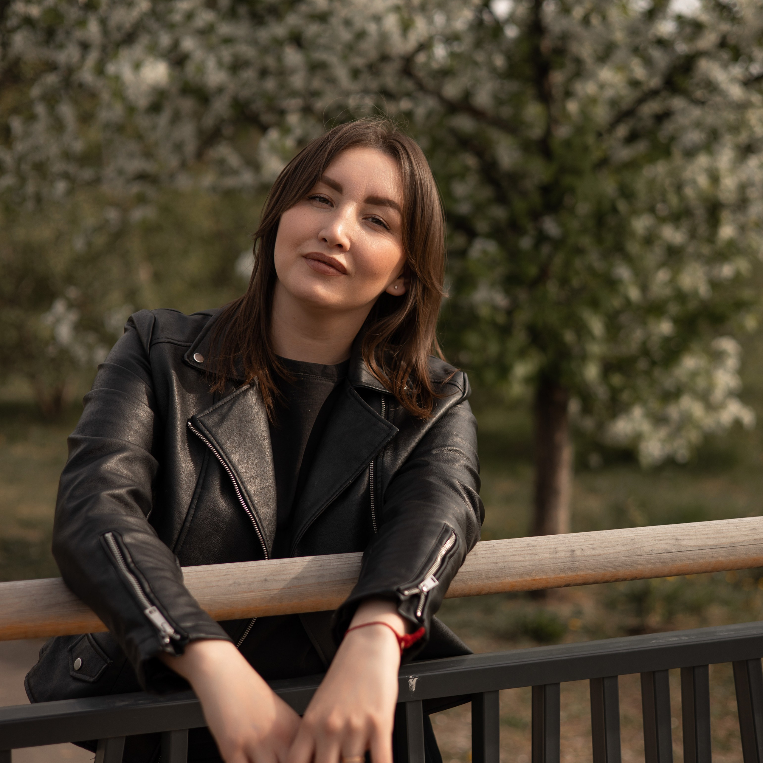 В цветущих яблонях. Фотограф в Тюмени Вера Ильинова