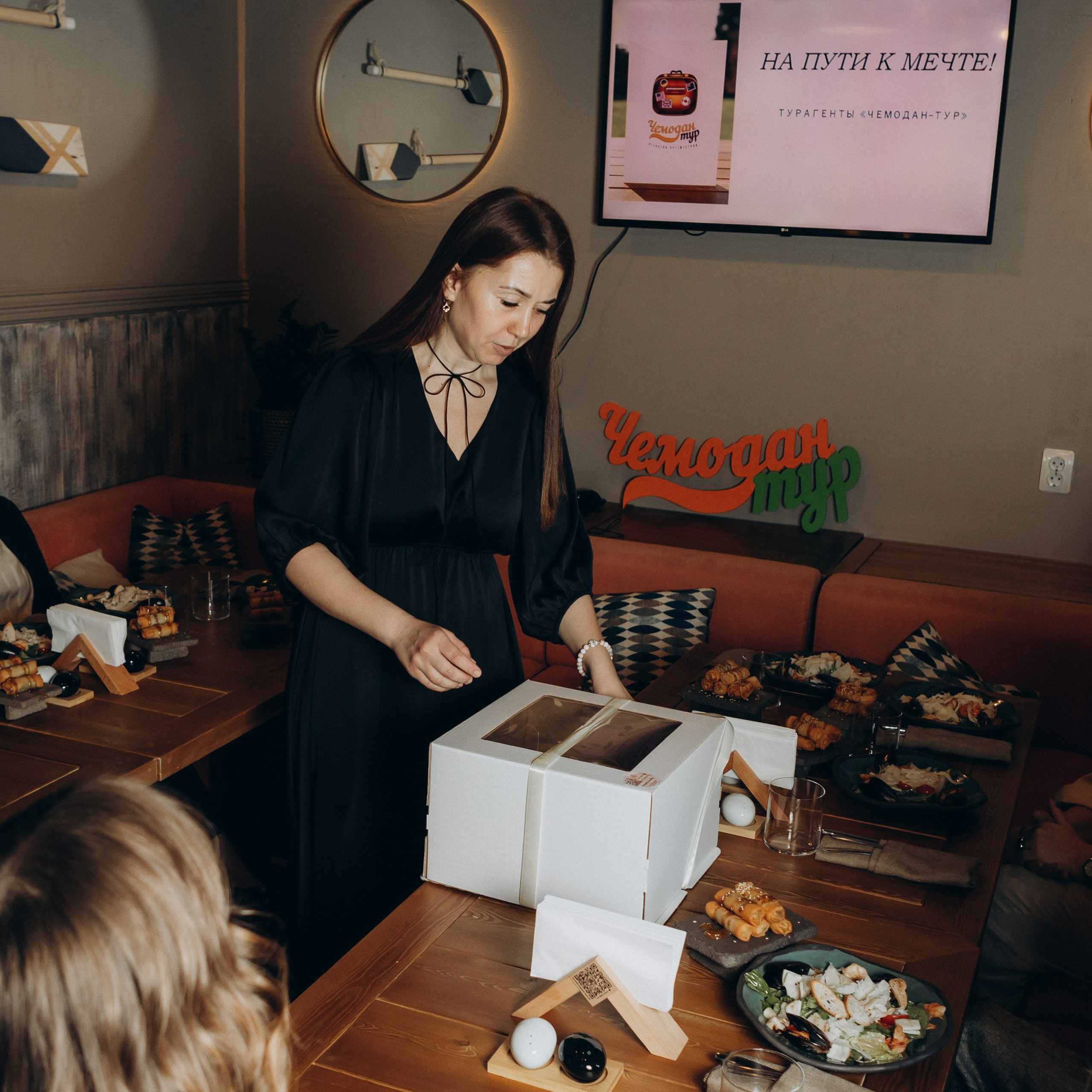 Репортажная, выпускной в турагенстве. Фотограф в Тюмени Вера Ильинова