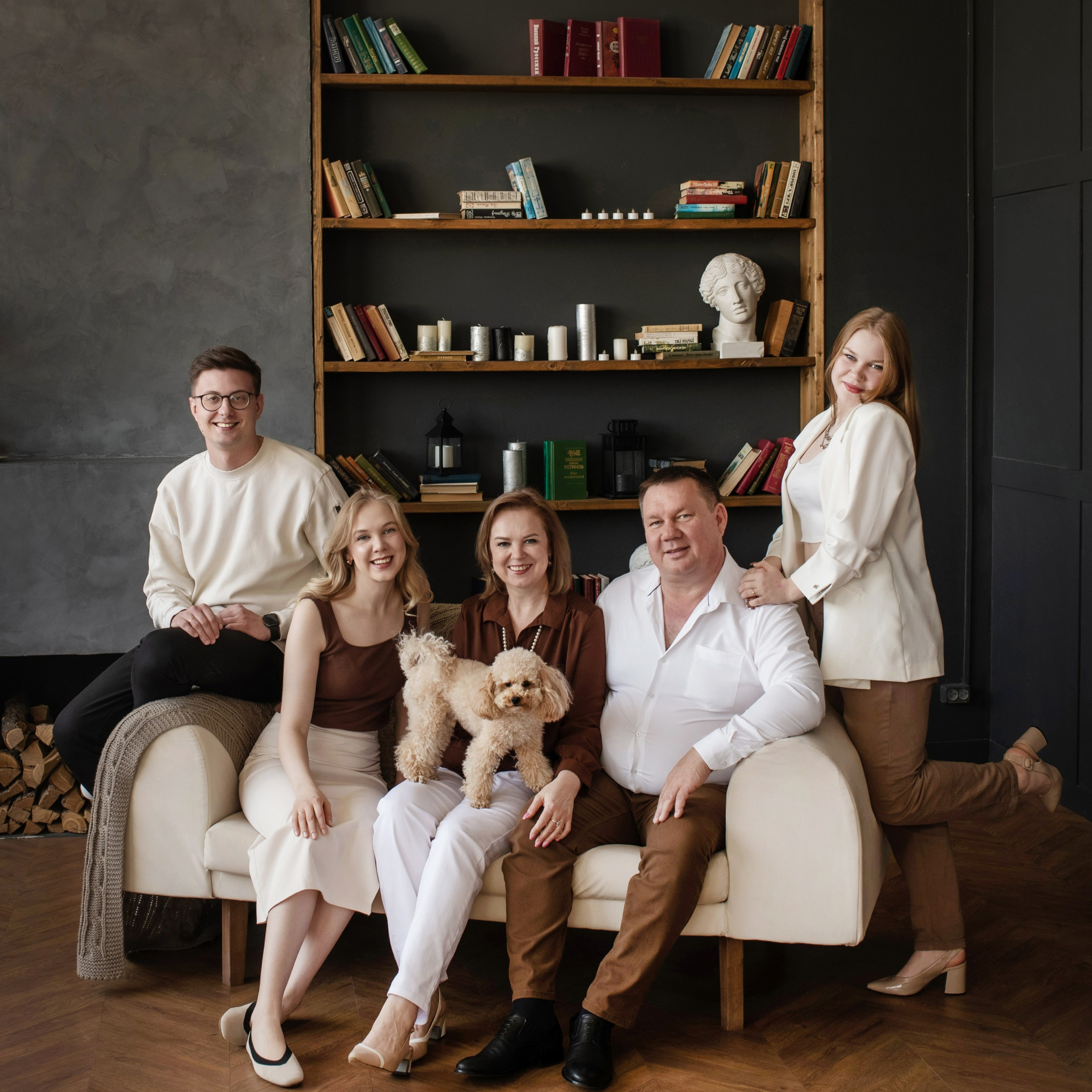 Александр, Елена, Александр, Евгения, Анастасия и Один