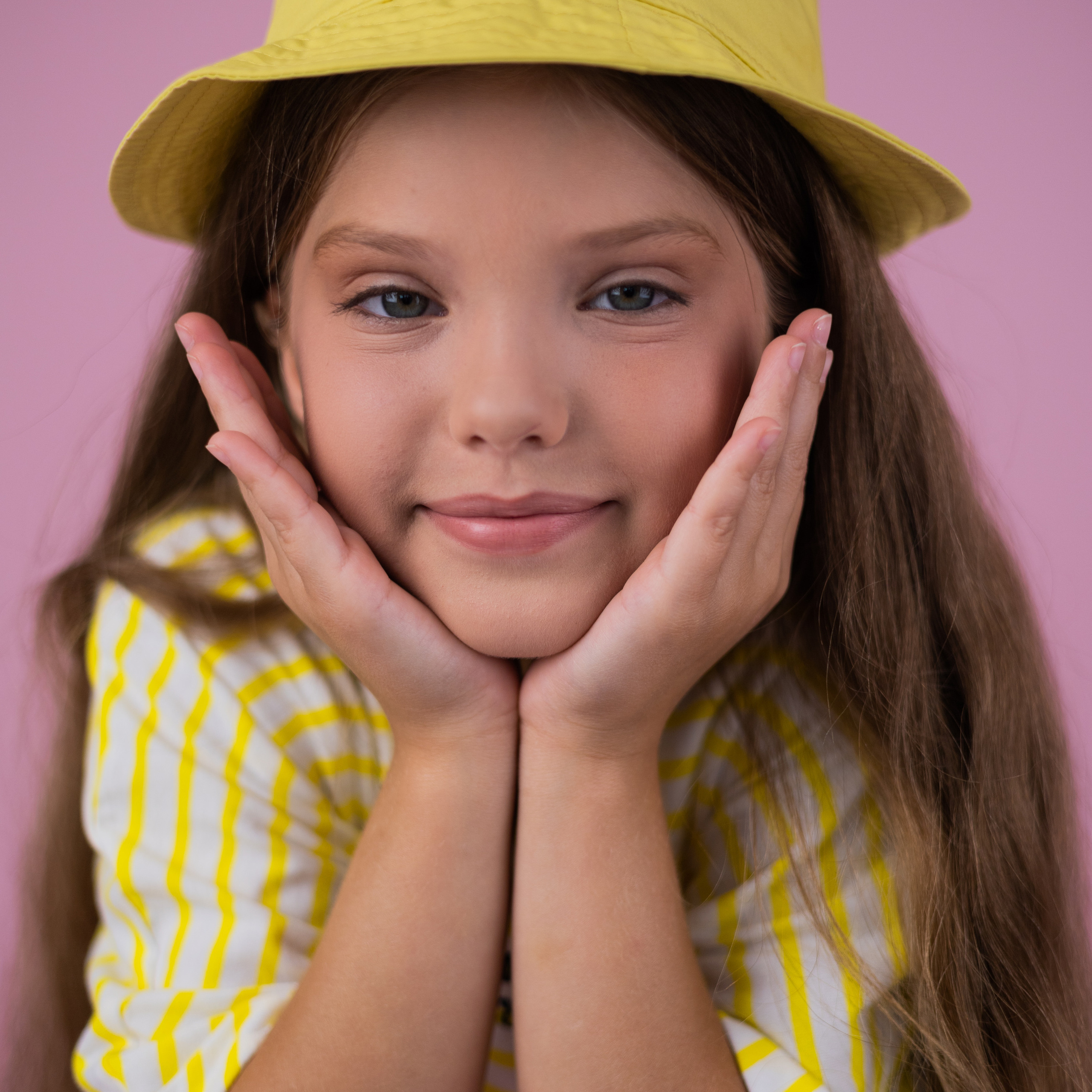 Мария цветной фон