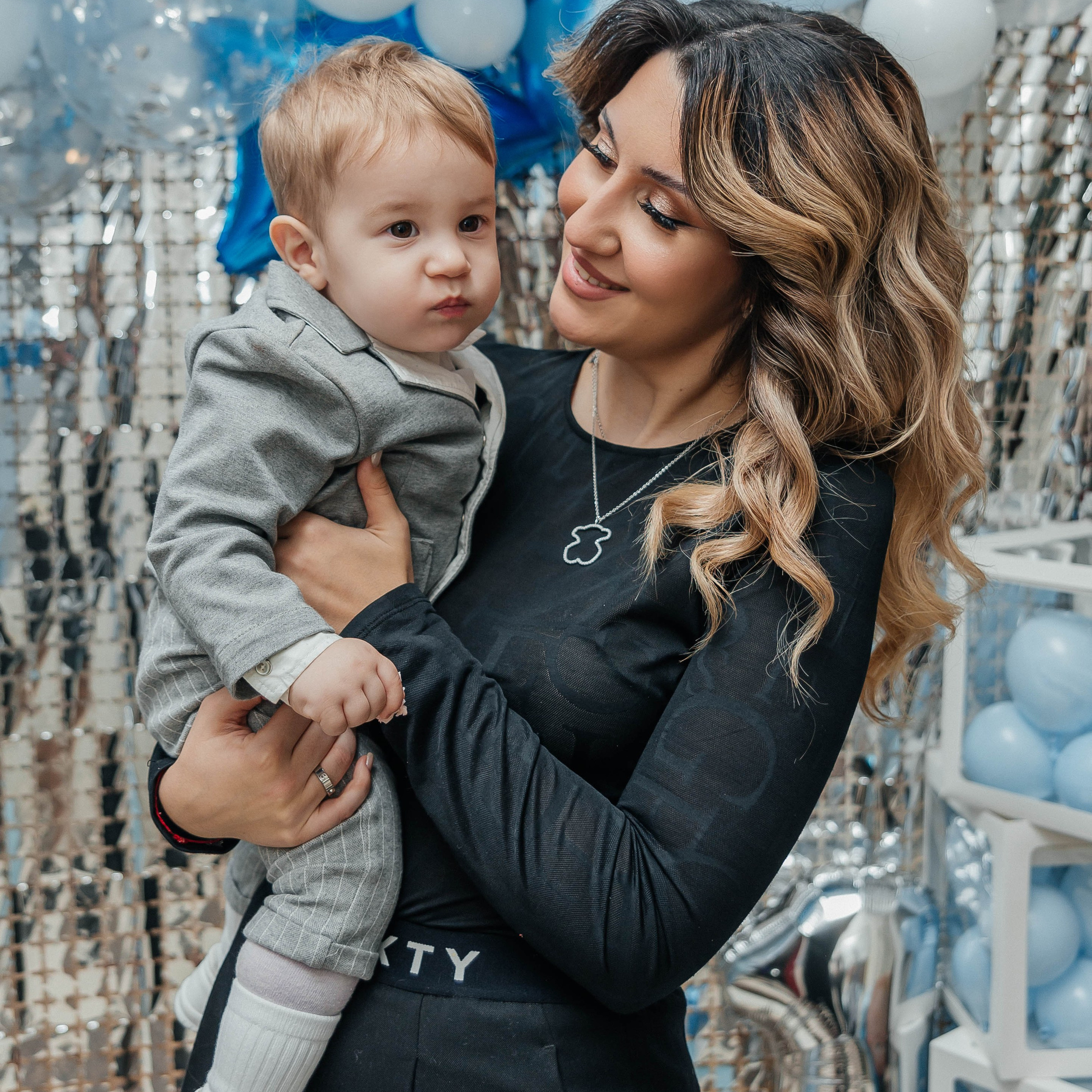 Артему годик