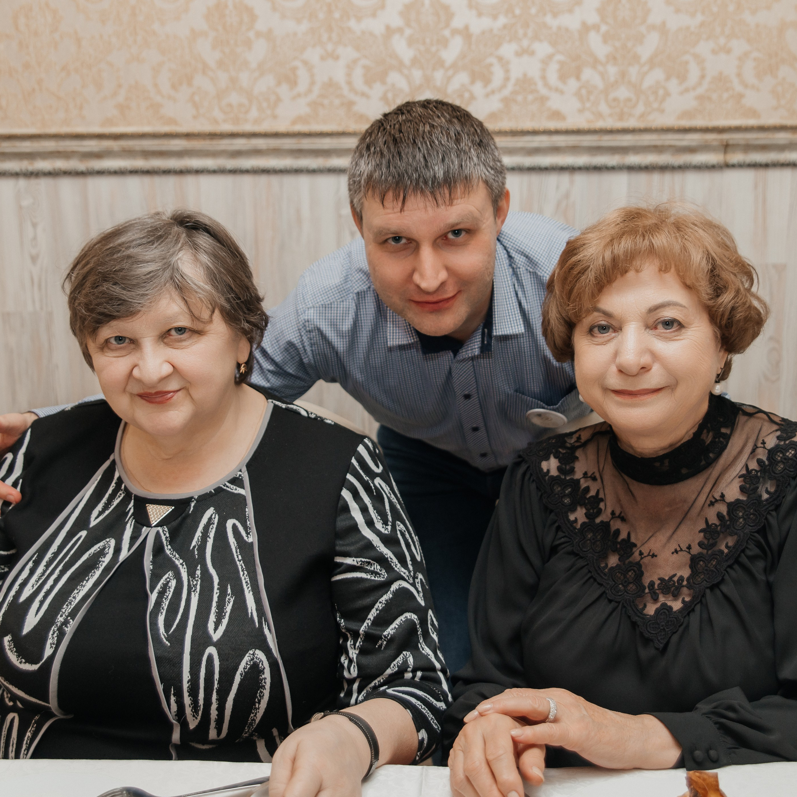 Вечер Встречи Выпускников (Три Медведя). Фотограф Краснодар