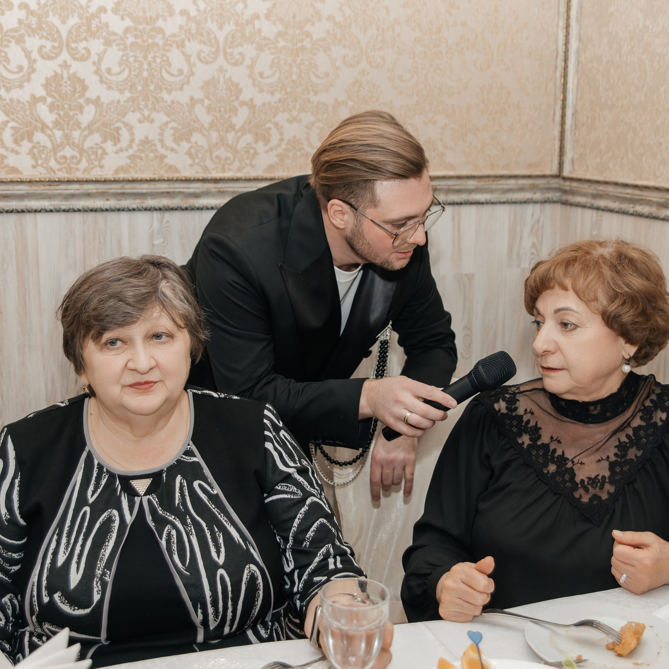 Вечер Встречи Выпускников (Три Медведя). Фотограф Краснодар