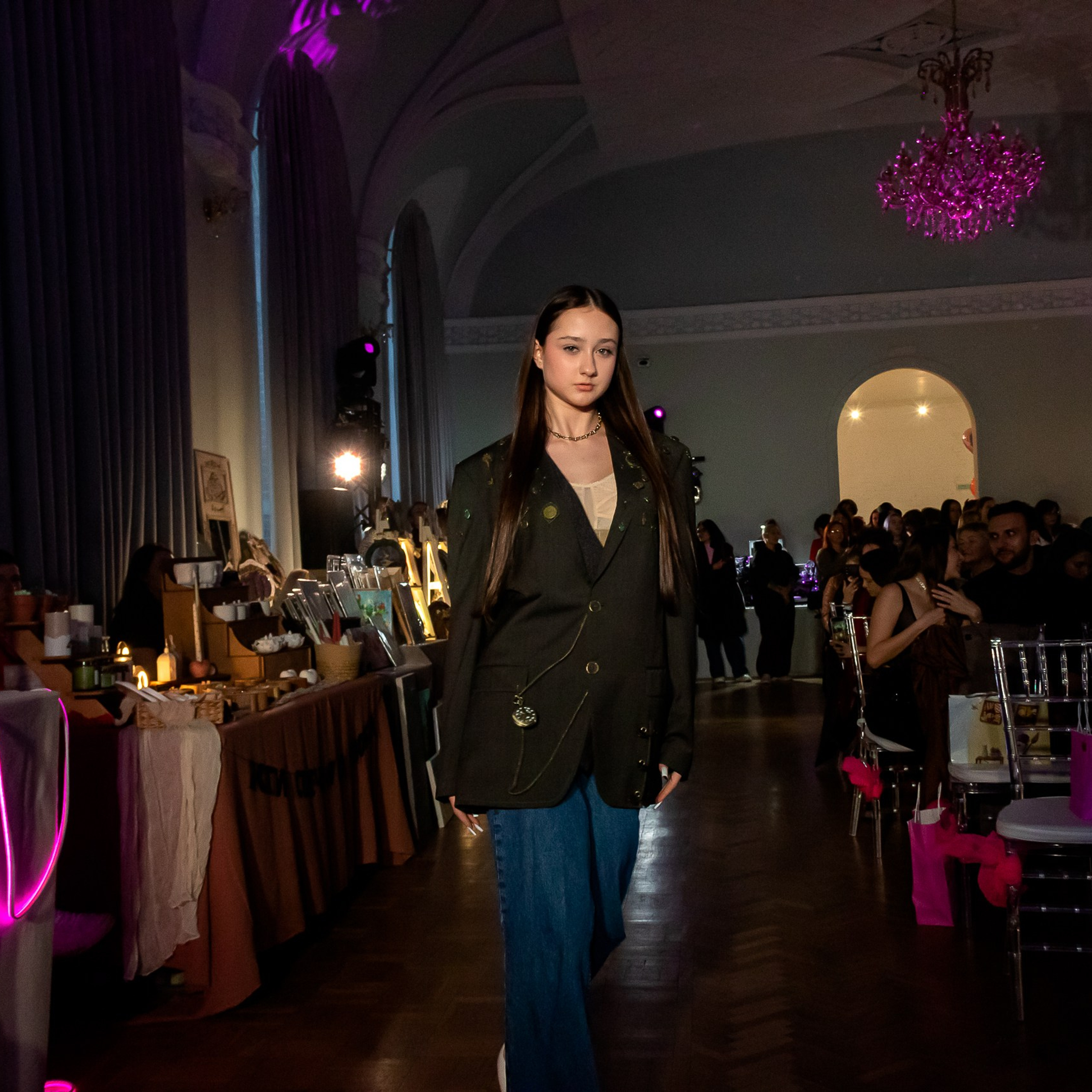 Показ Локалист