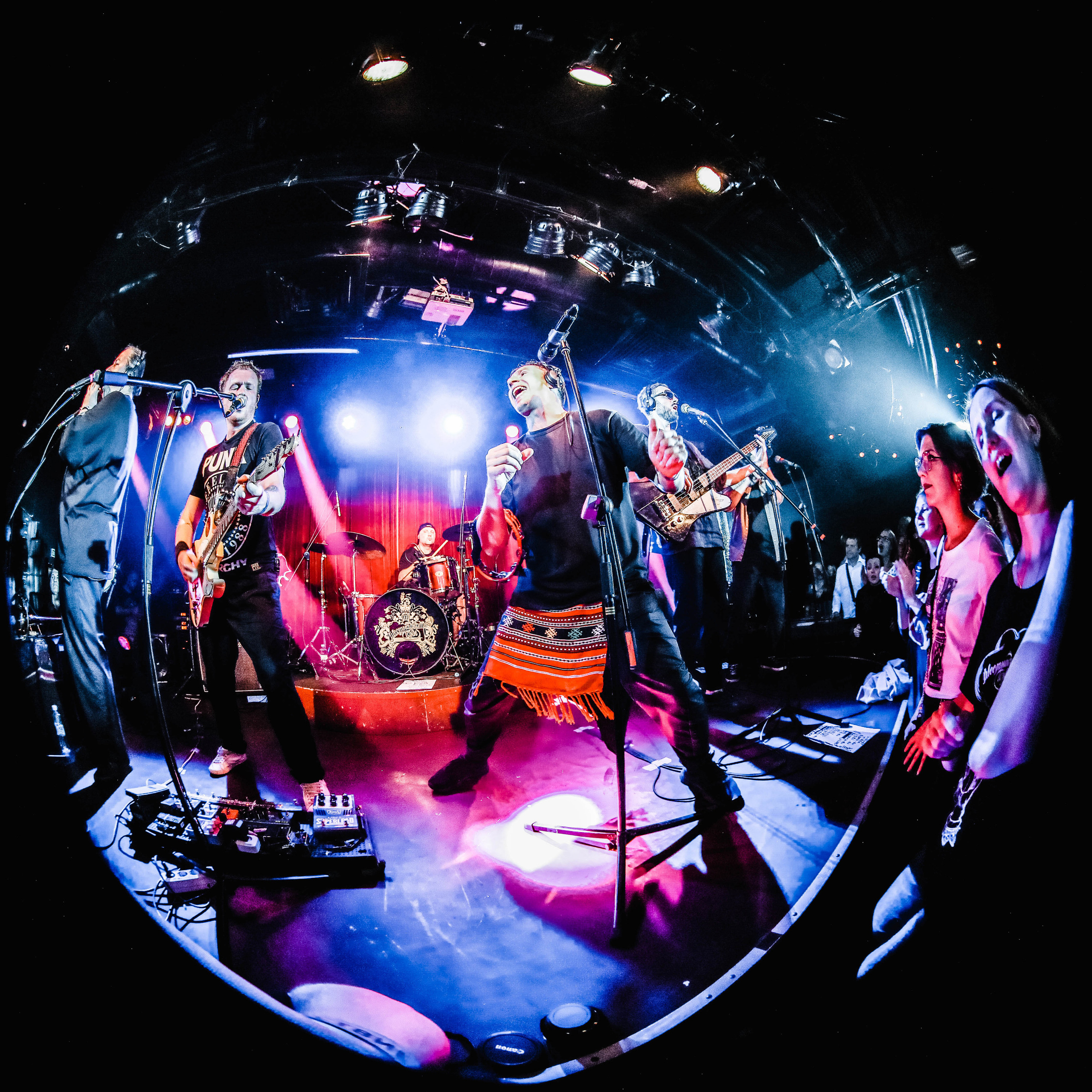 ZDOB SI ZDUB, клуб 16 Тонн